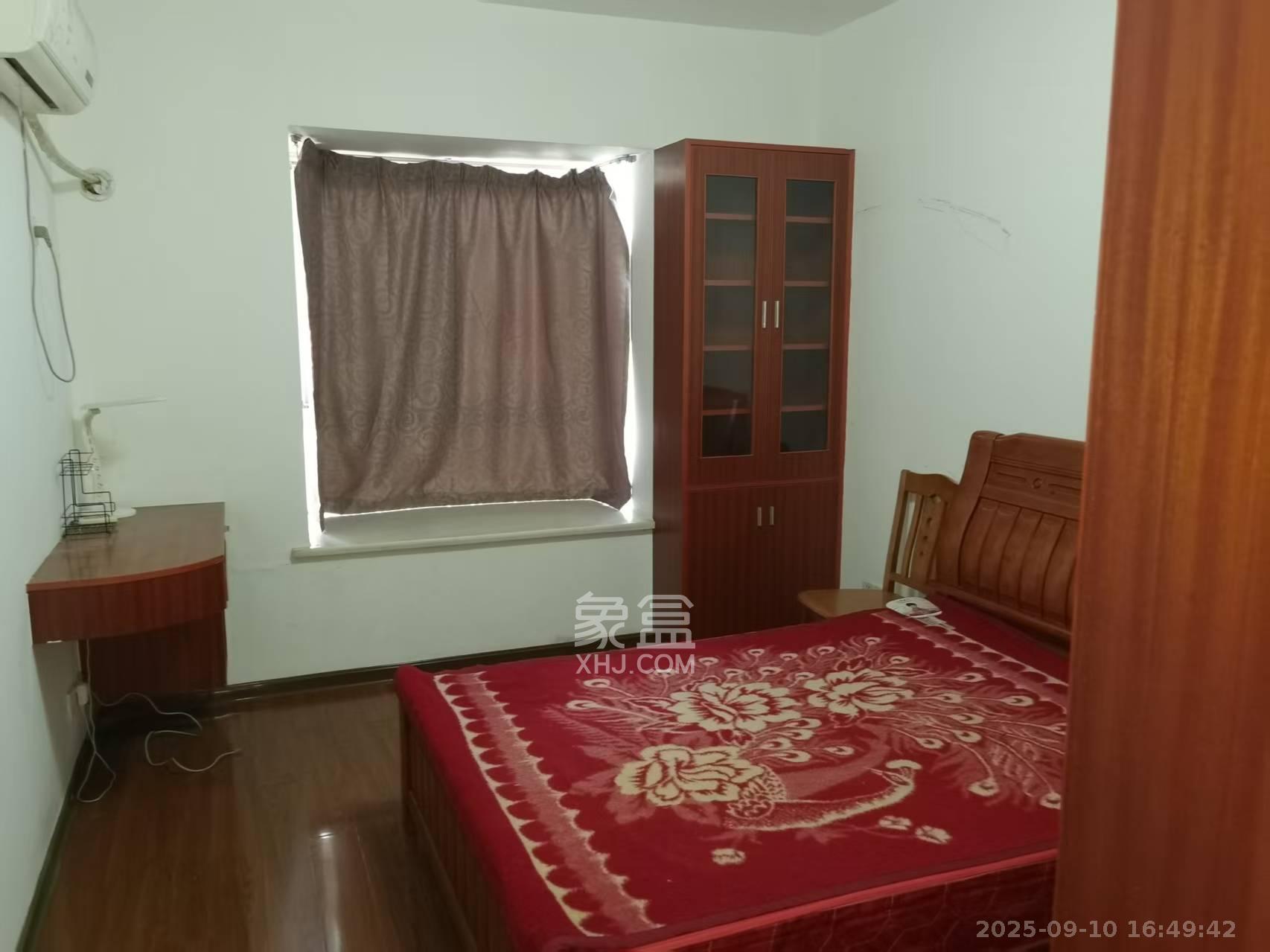 丽发新城  1室2厅2卫   1800.00元/月户型图