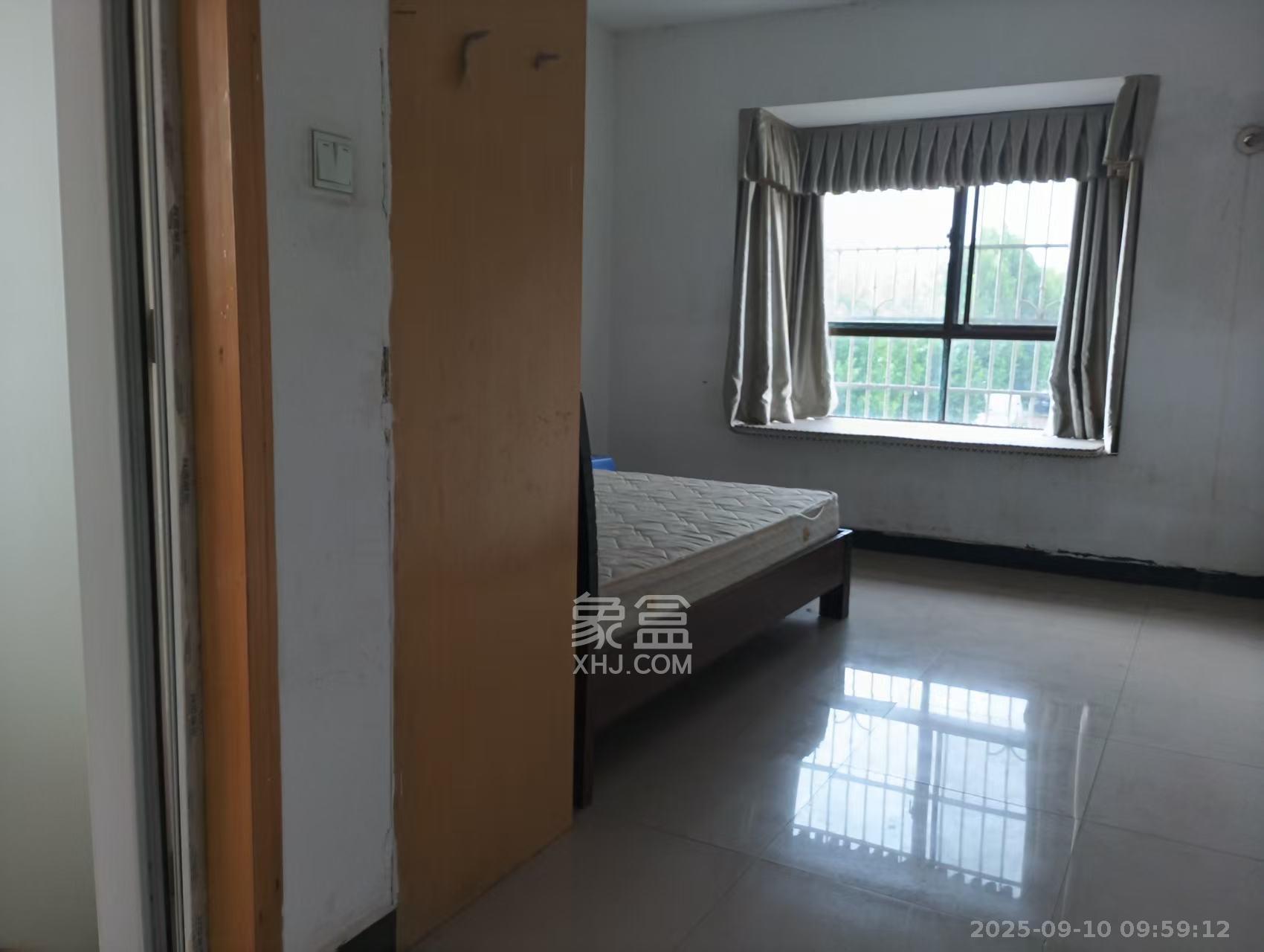 新路小区  3室2厅2卫    1800.0元/月室内图