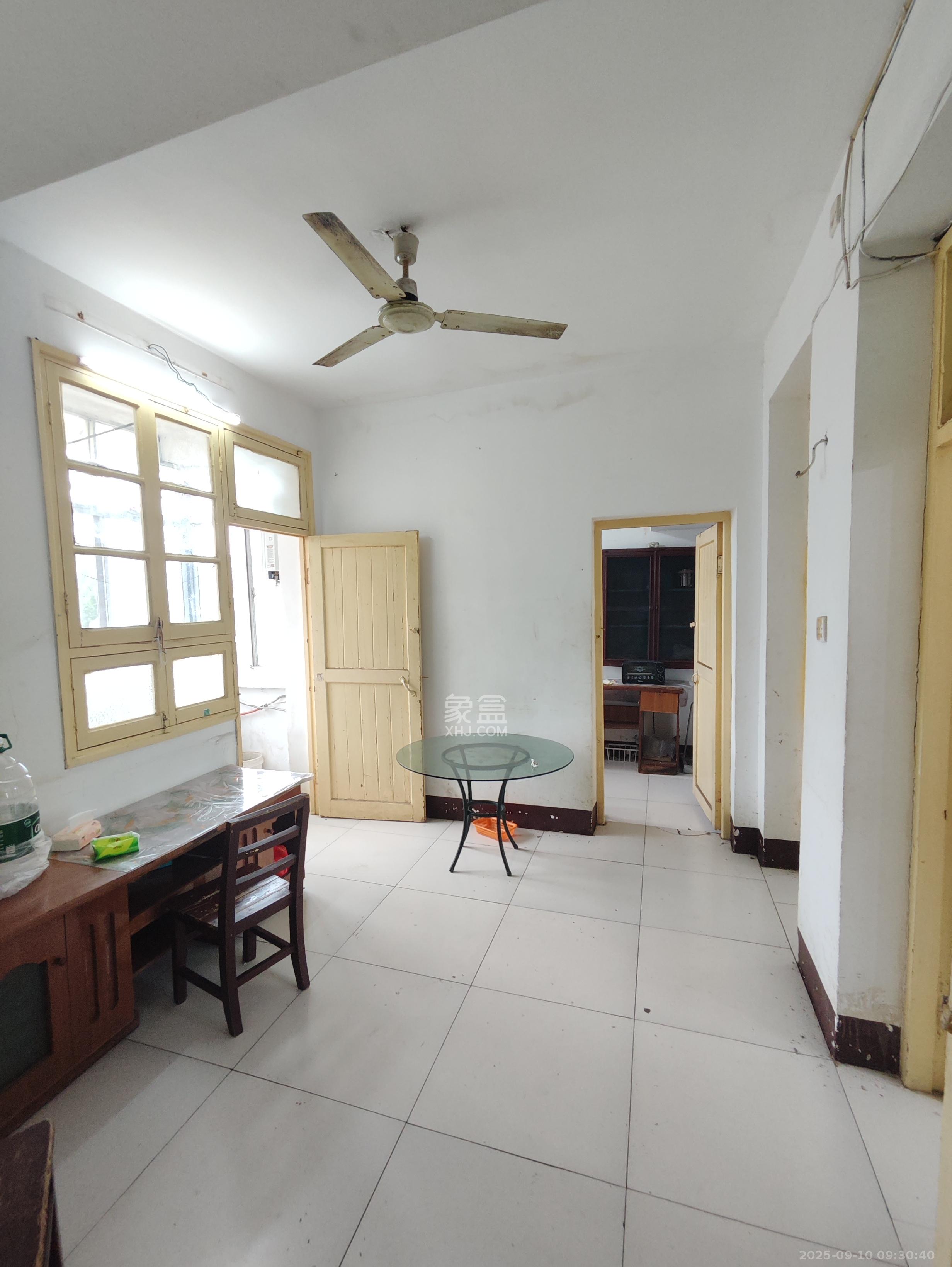 周南中学宿舍 2室1厅1卫 1600.0元/月 周南中学宿舍 2室1厅1卫 1600.0元/月室内图