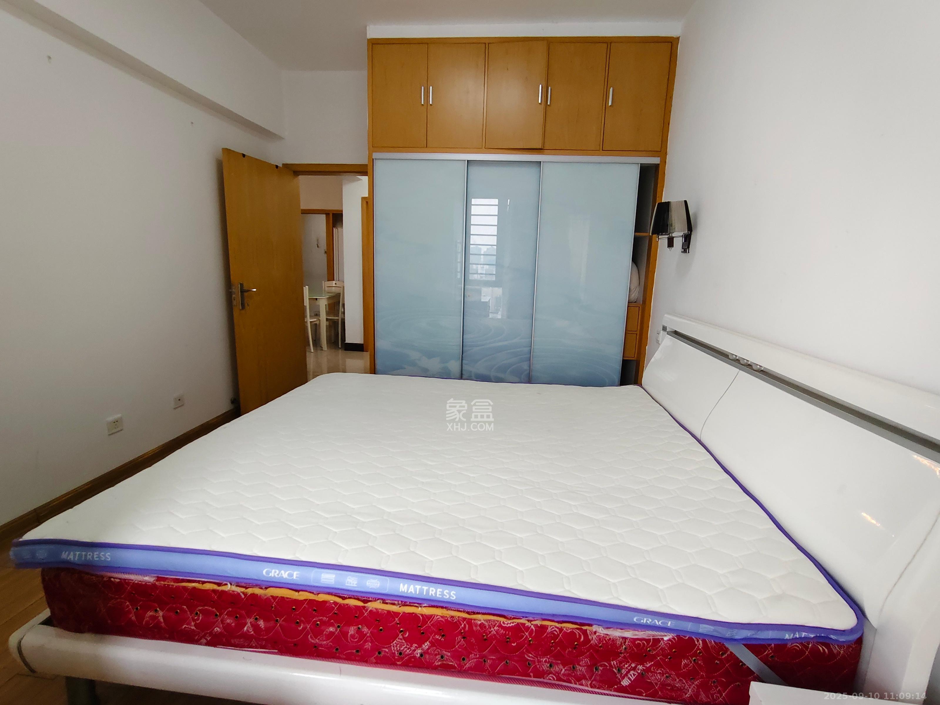 银港水晶城  2室2厅1卫    2300.0元/月 银港水晶城  2室2厅1卫    2300.0元/月室内图