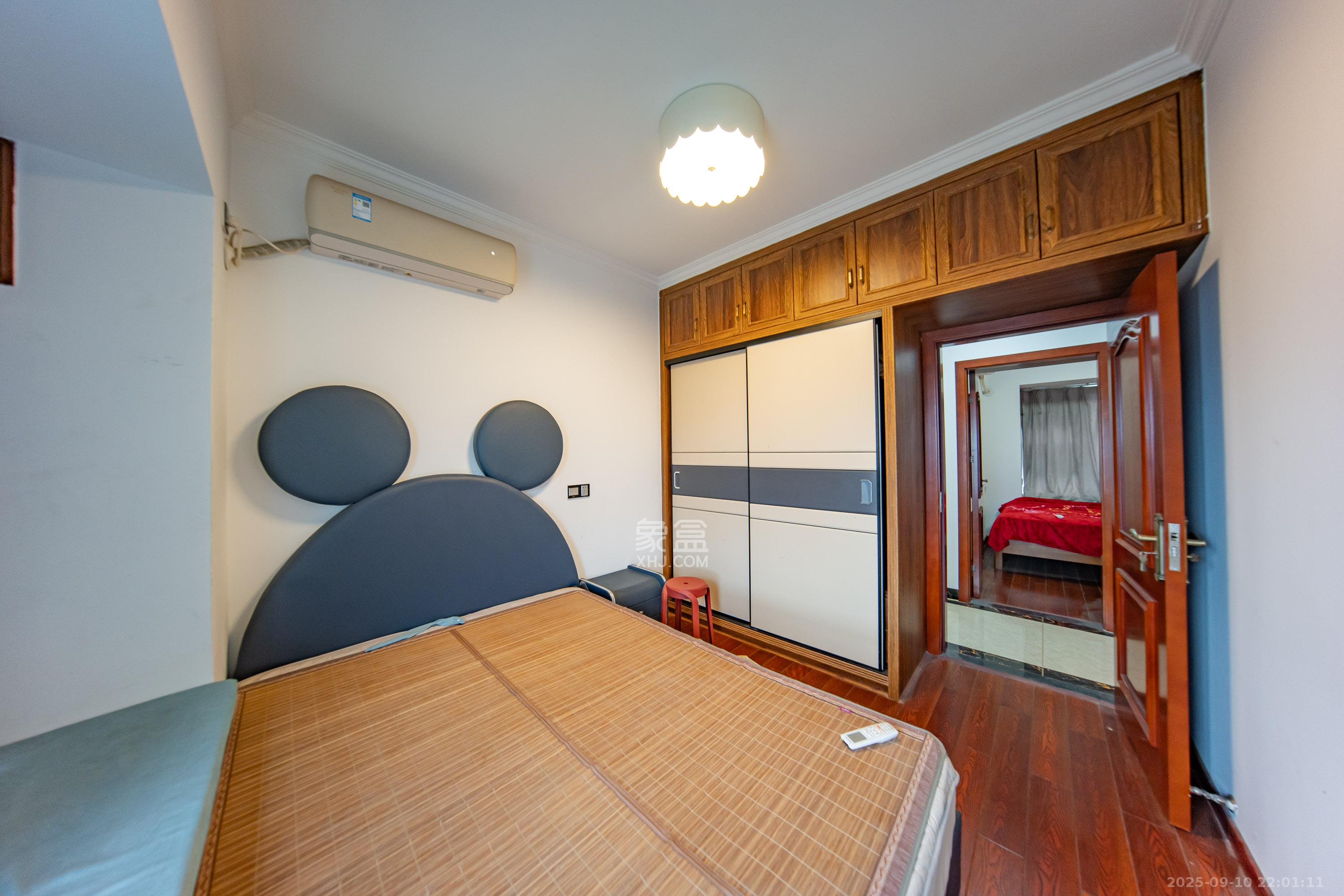 南山十里天池  3室2厅2卫    130.0万 南山十里天池  3室2厅2卫    130.0万卧室