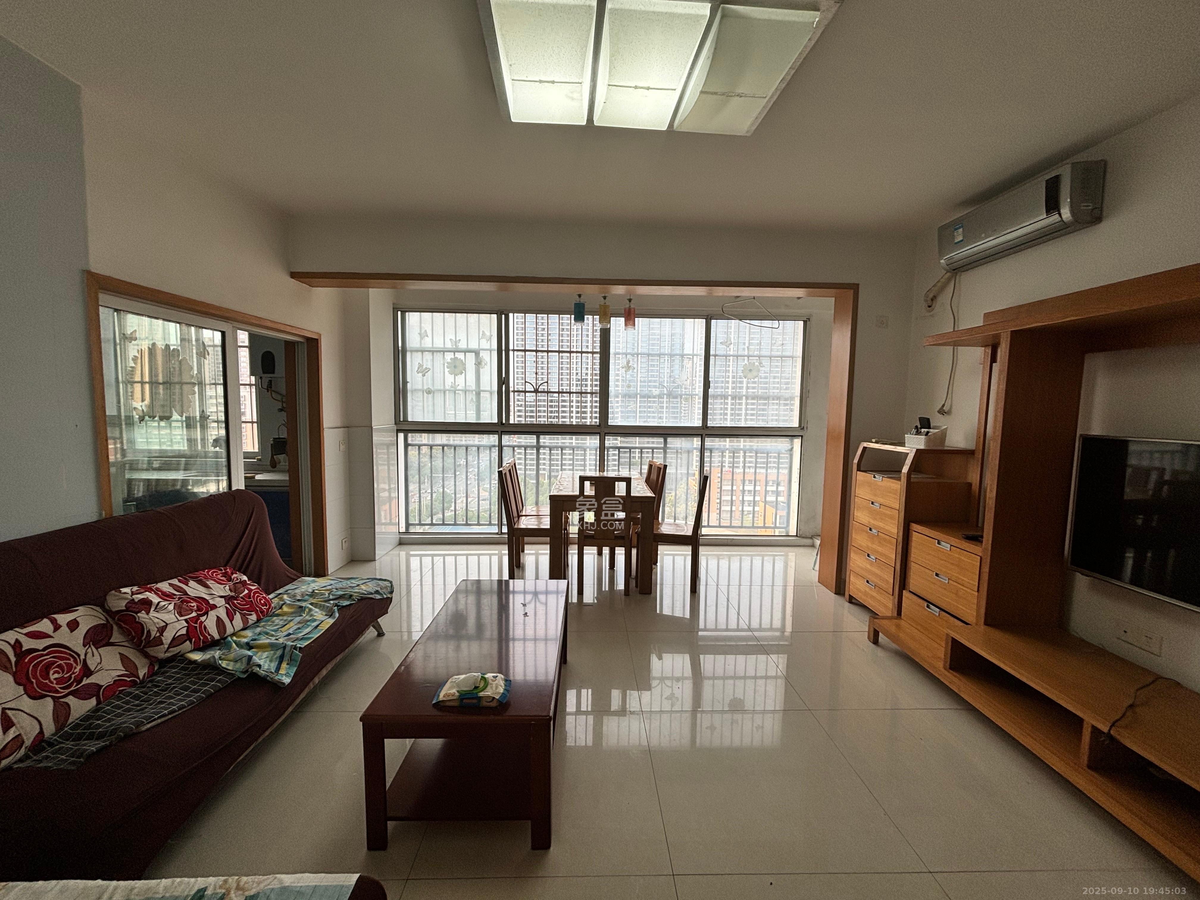 泰禹家园(彩云之翼家园一期、二期、三期)  2室2厅1卫    2000.0元/月 泰禹家园(彩云之翼家园一期、二期、三期)  2室2厅1卫    2000.0元/月室内图1