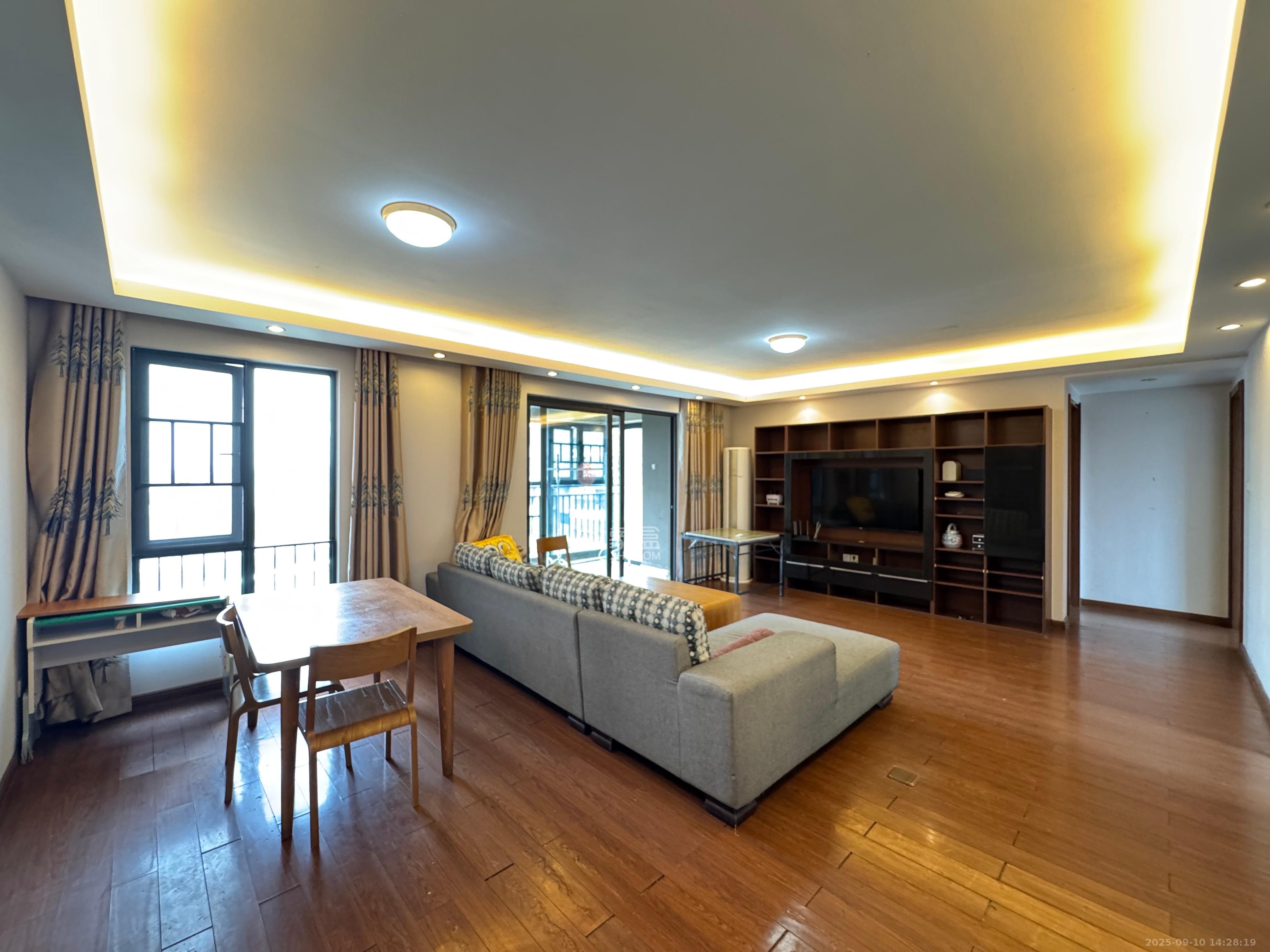 万科金域华府三四期  4室2厅2卫    2800.0元/月室内图