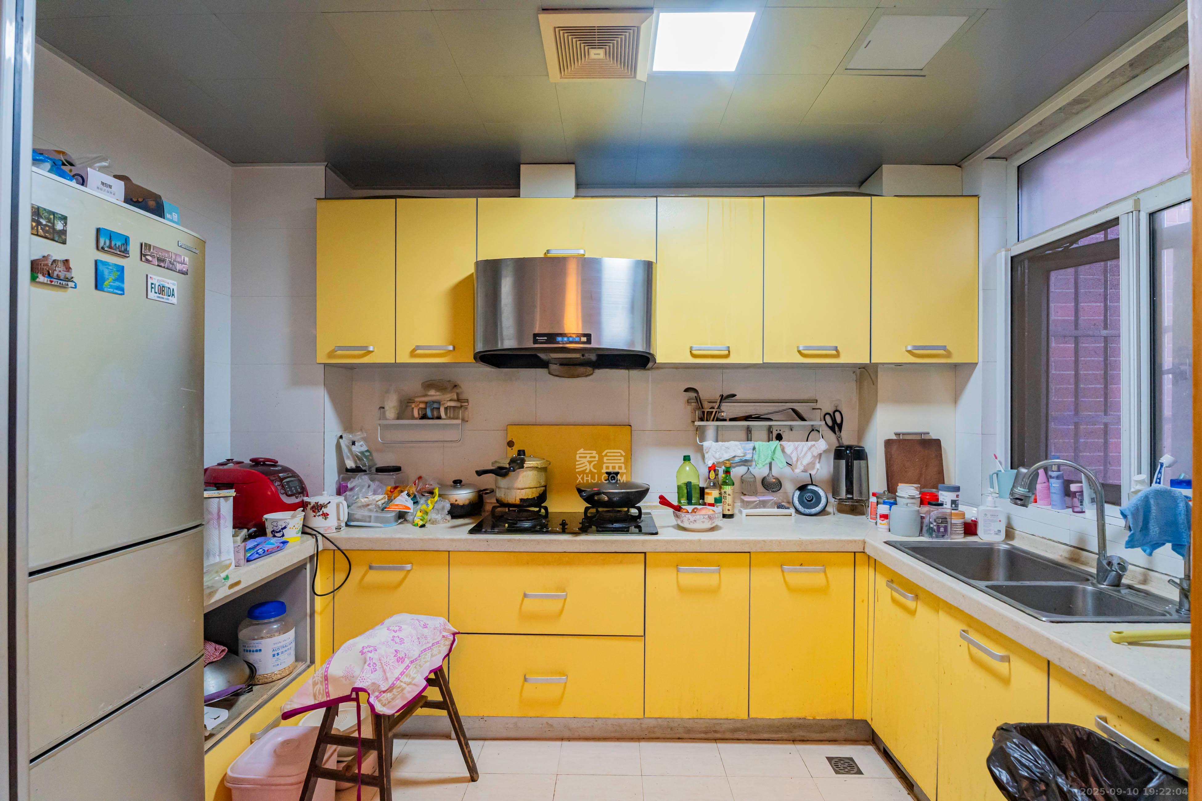 学府华庭 3室2厅2卫 93.0万 学府华庭 3室2厅2卫 93.0万厨房