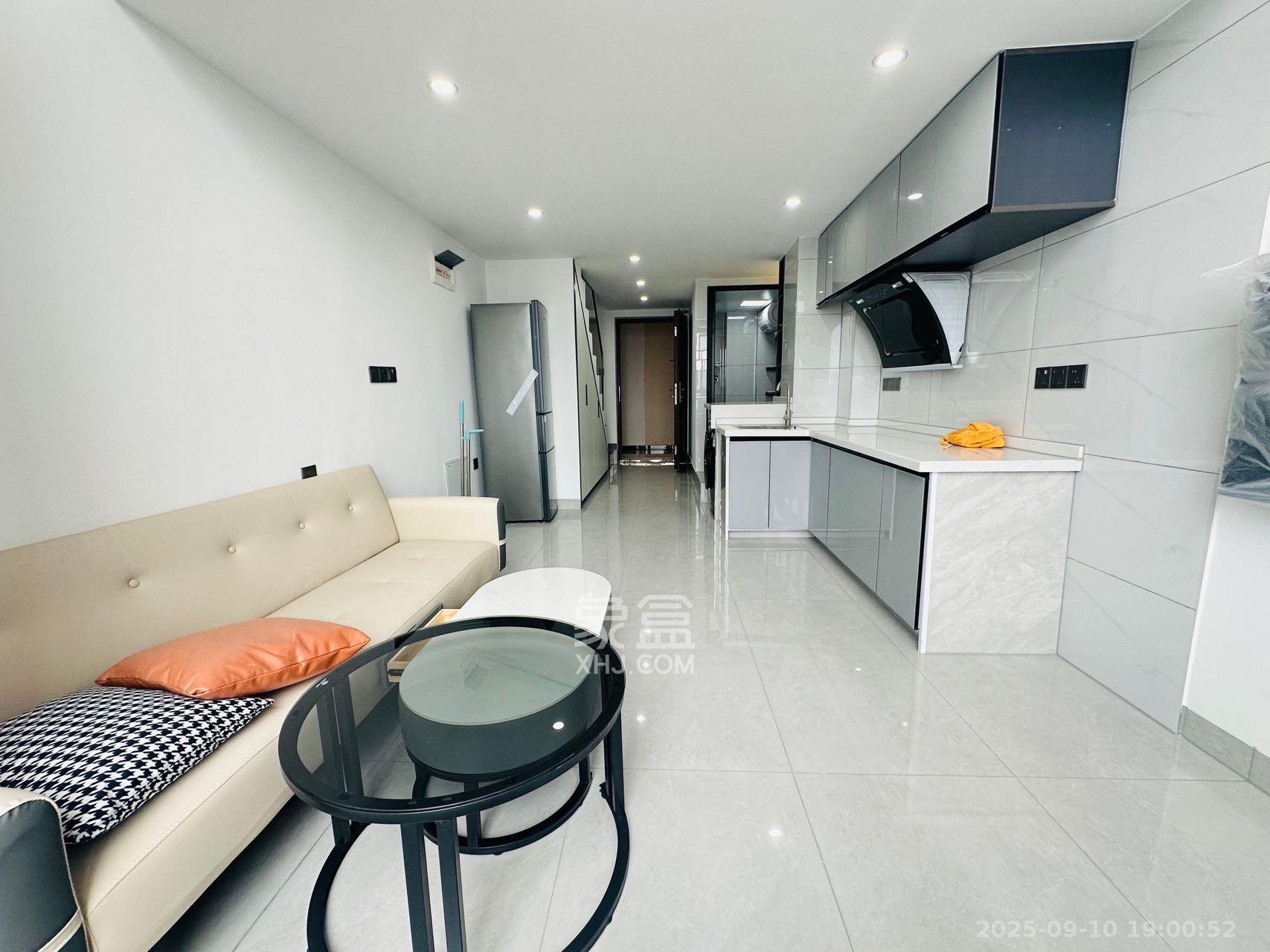 佳兆业云顶都汇  1室1厅1卫    1600.0元/月 佳兆业云顶都汇  1室1厅1卫    1600.0元/月室内图1