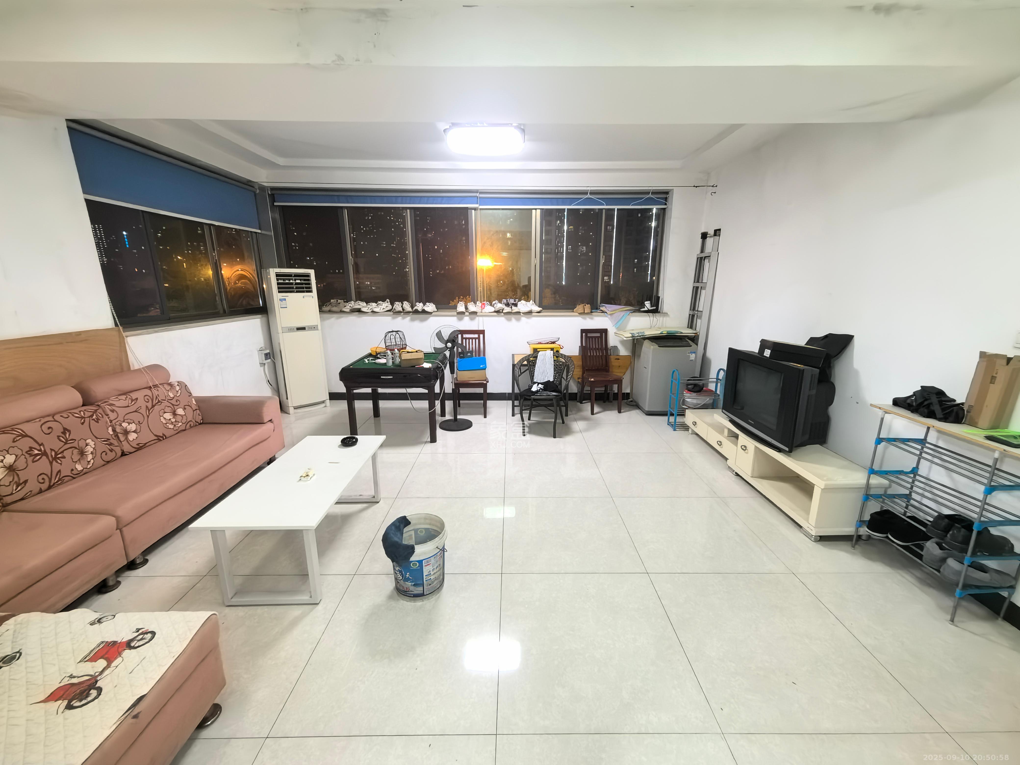 欣胜园 3室2厅2卫 1880.0元/月 欣胜园 3室2厅2卫 1880.0元/月室内图