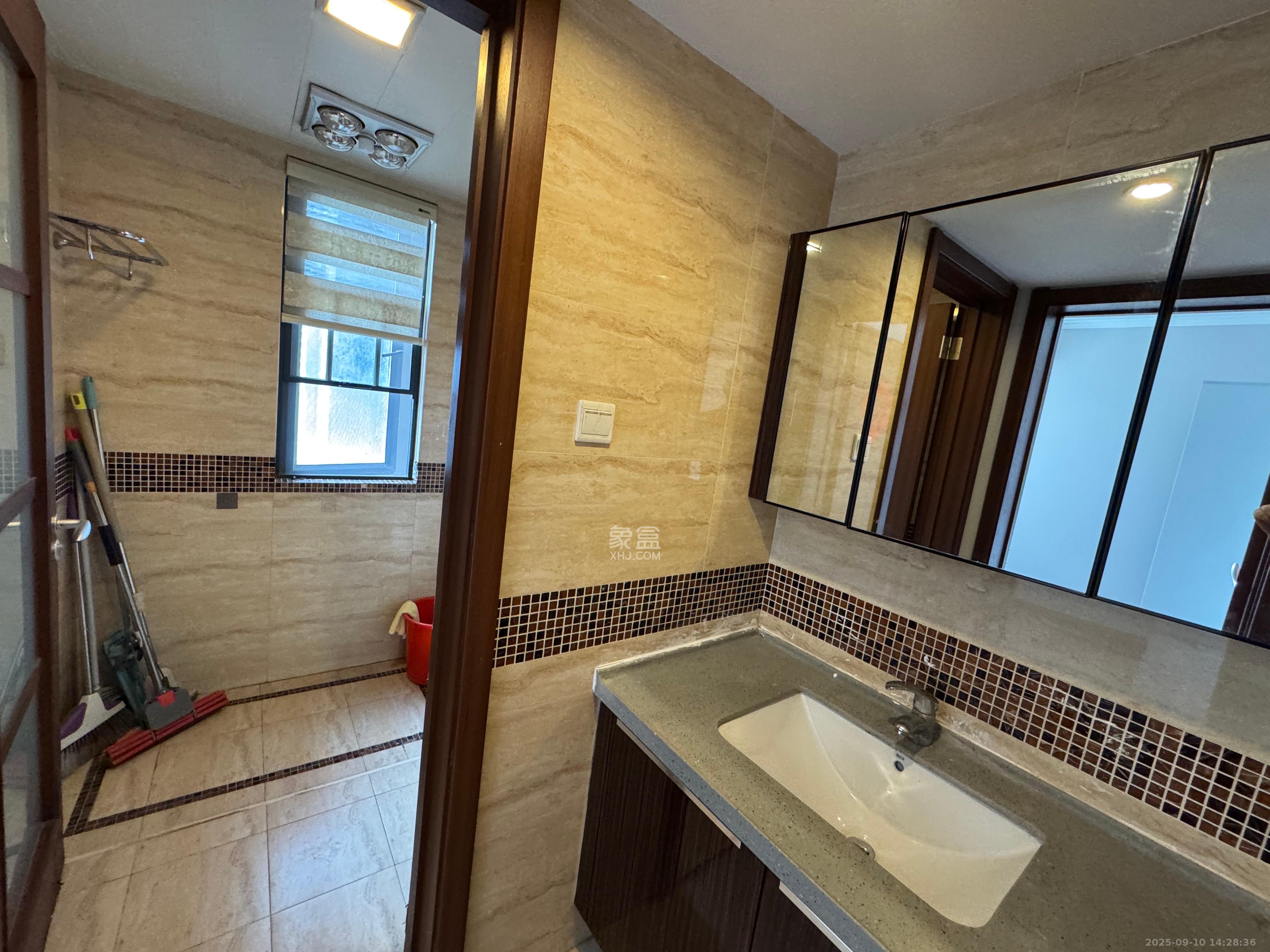 万科金域华府三四期  4室2厅2卫    2800.0元/月室内图