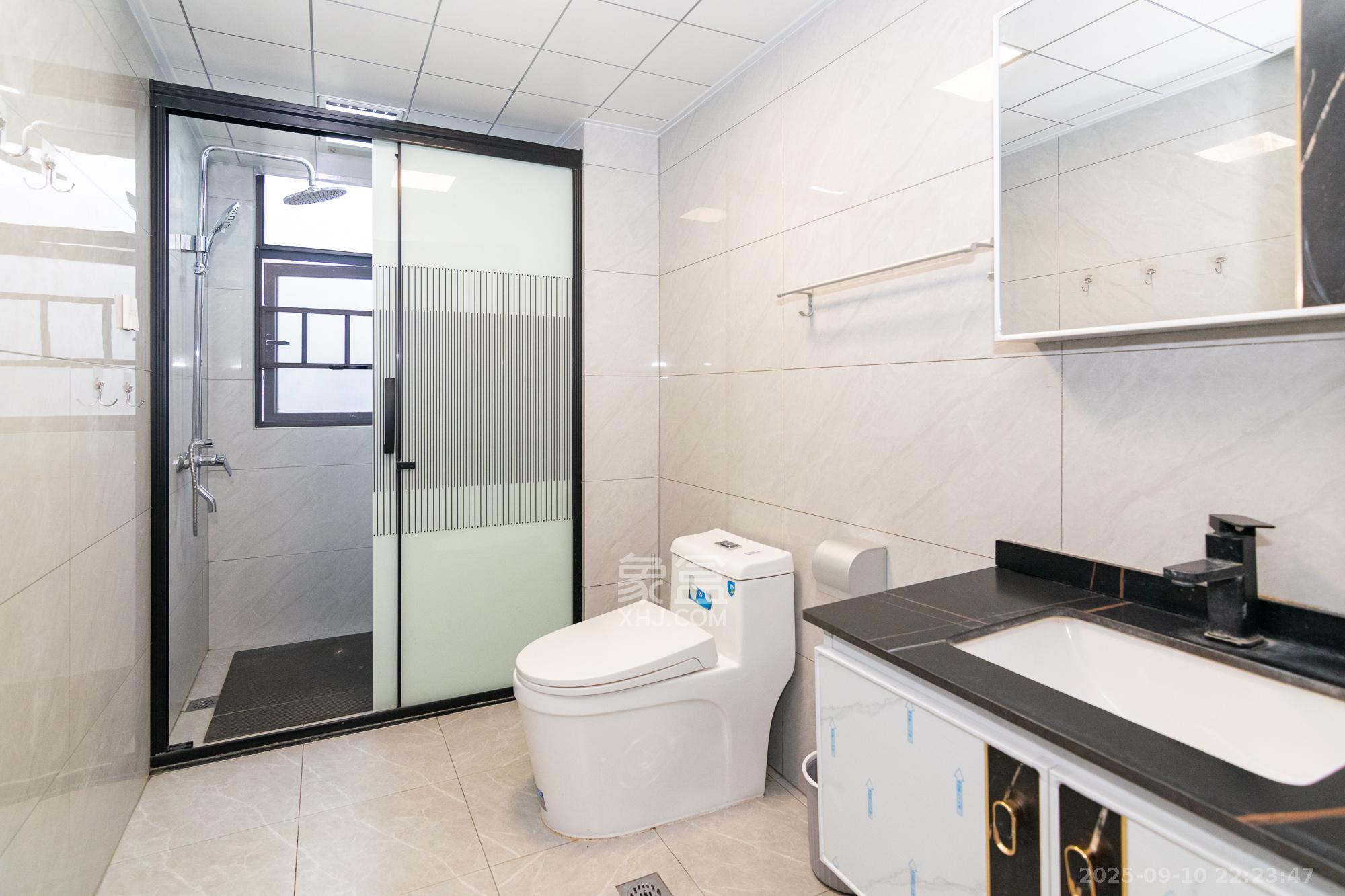 润和长郡（润和紫郡二三期）  4室2厅2卫    99.5万卫生间