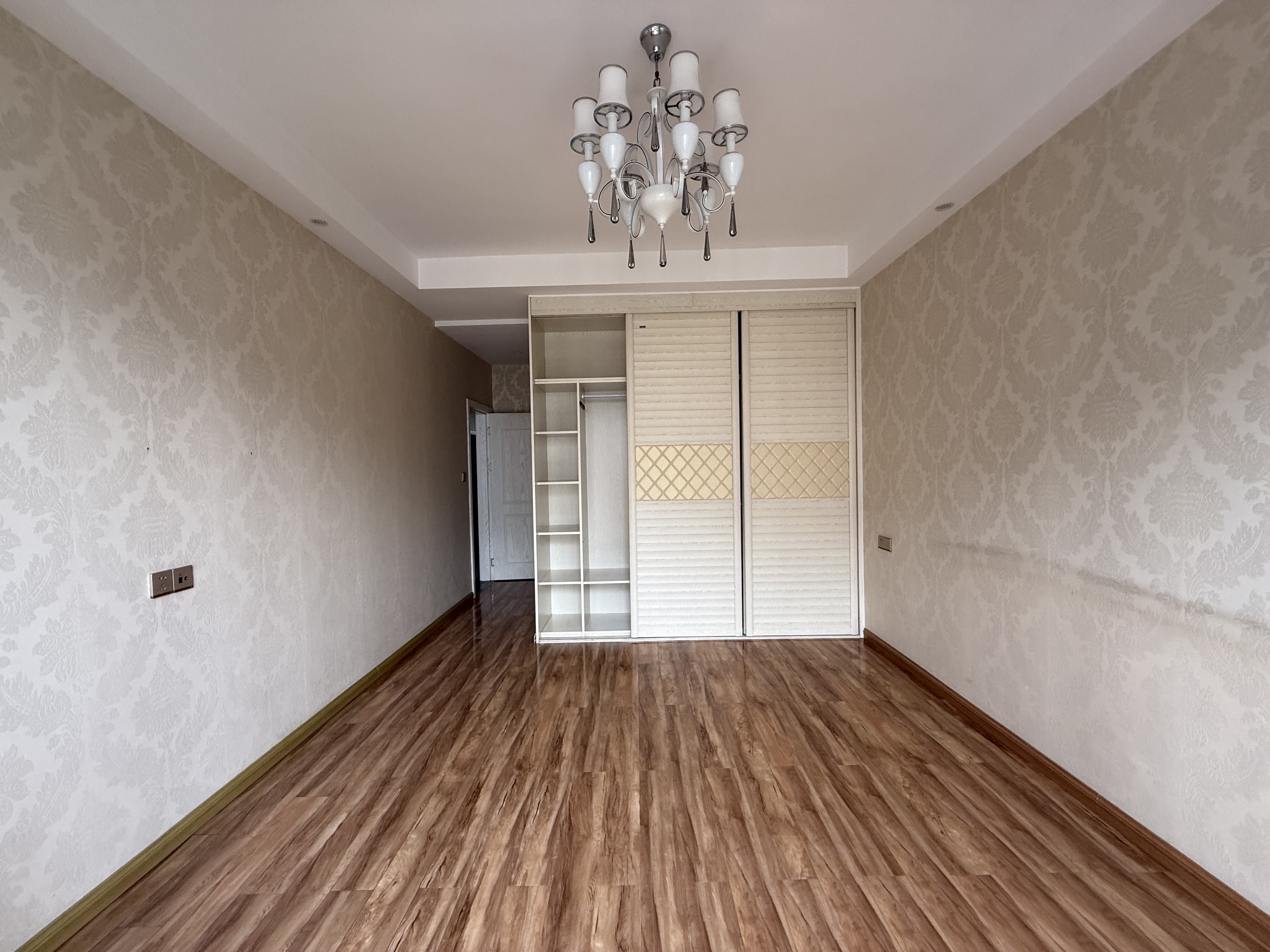 山水印象  3室2厅2卫    75.8万客厅