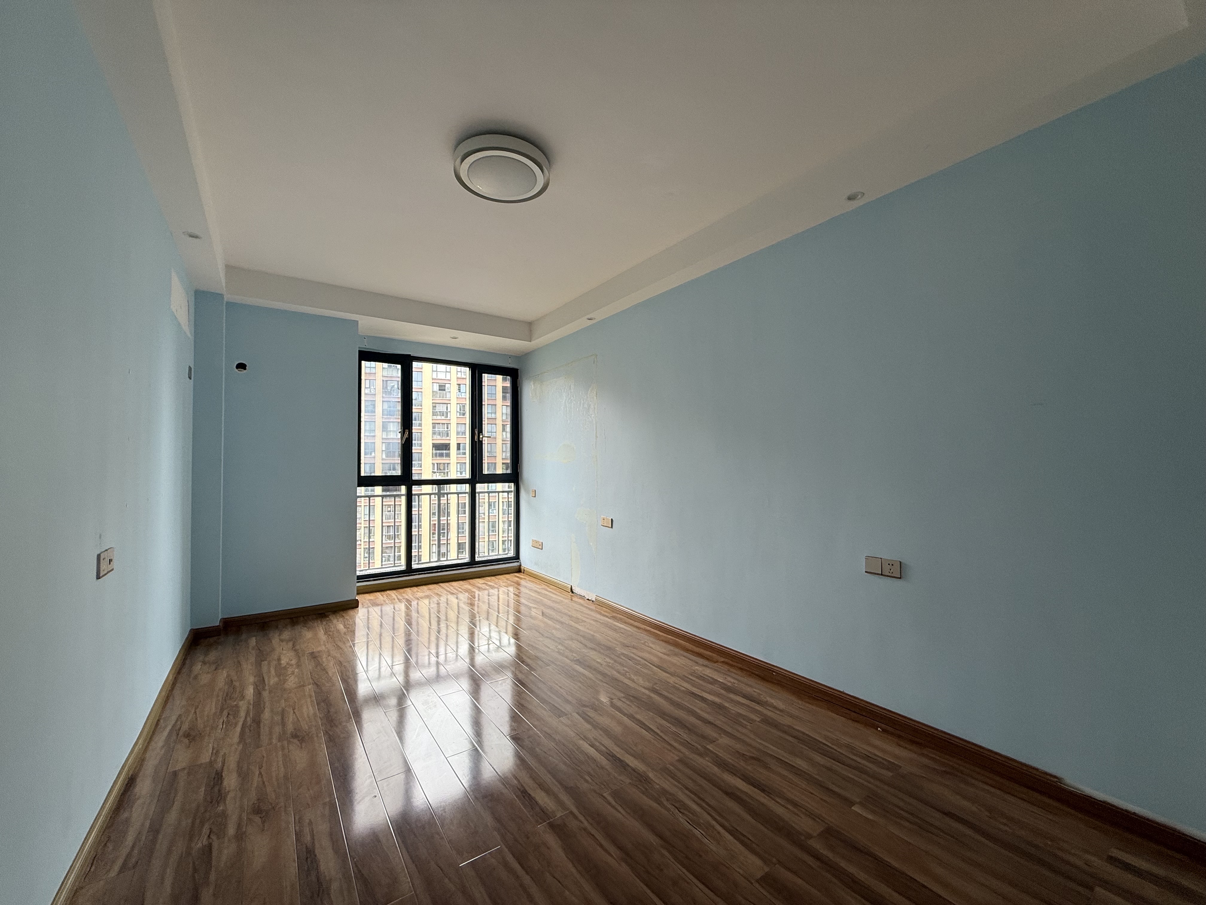 山水印象  3室2厅2卫    75.8万客厅