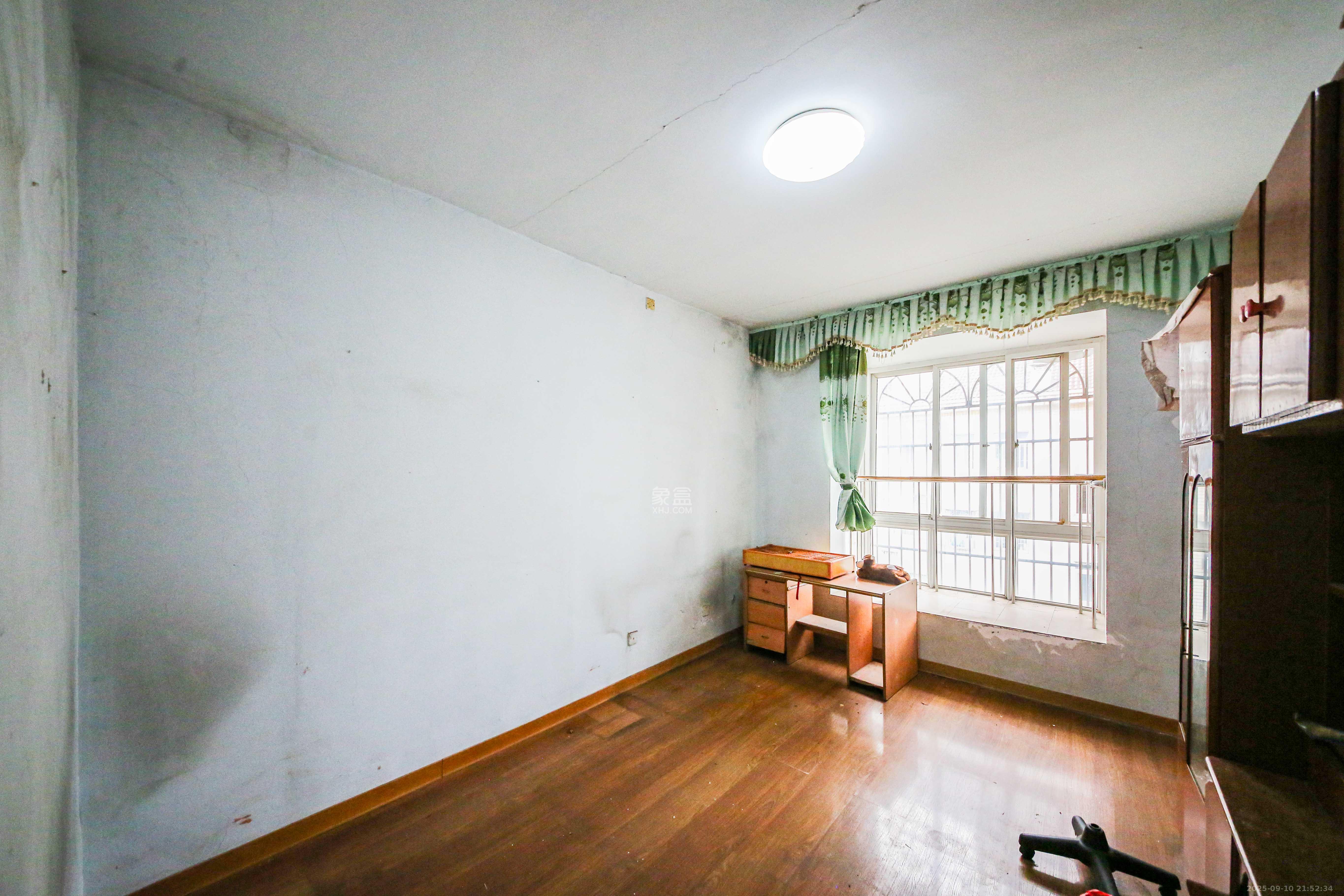 红星农博住宅小区（佳英农博小区）  3室2厅1卫    70.0万卧室