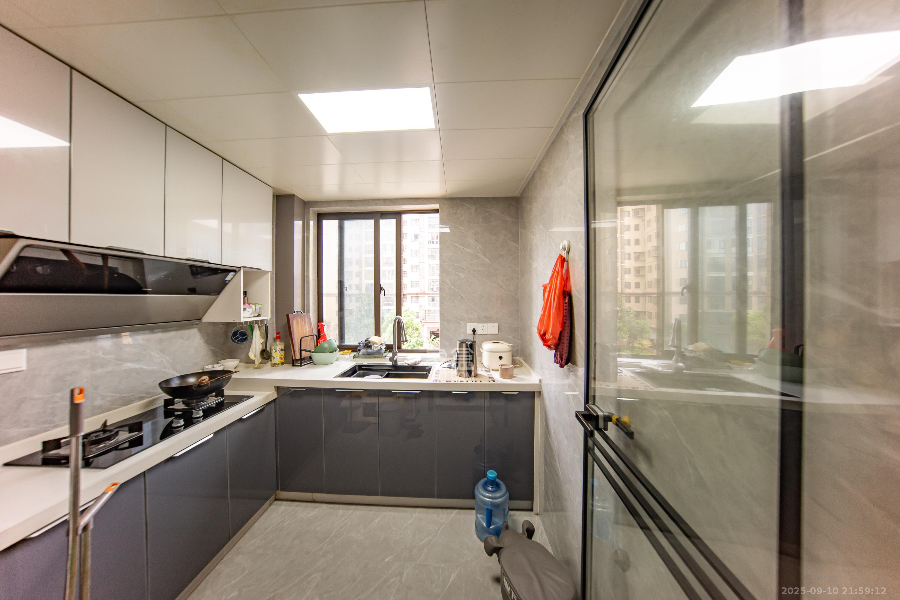 联丰苑  2室2厅1卫    45.0万厨房