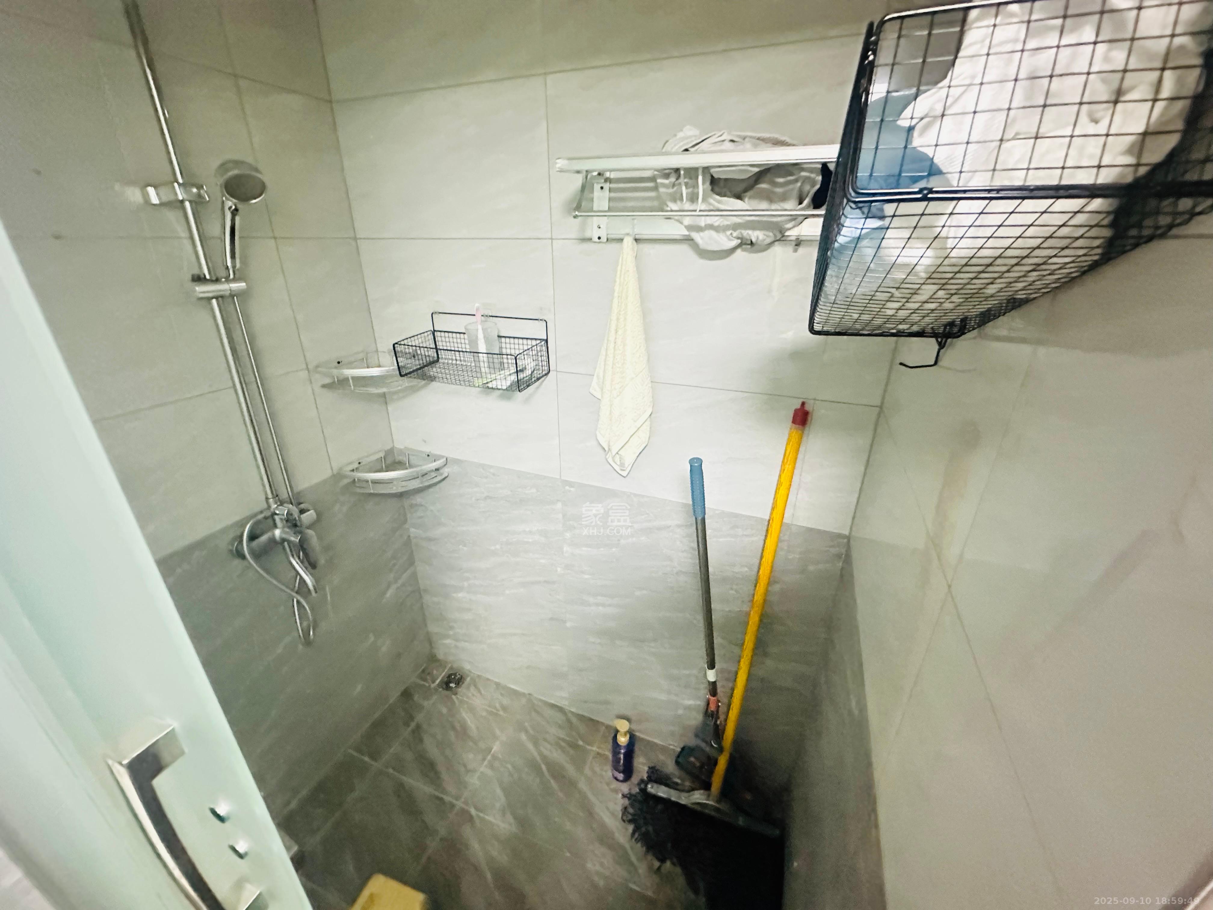 荣盛花语书苑 1室0厅0卫 2100.0元/月 荣盛花语书苑 1室0厅0卫 2100.0元/月室内图