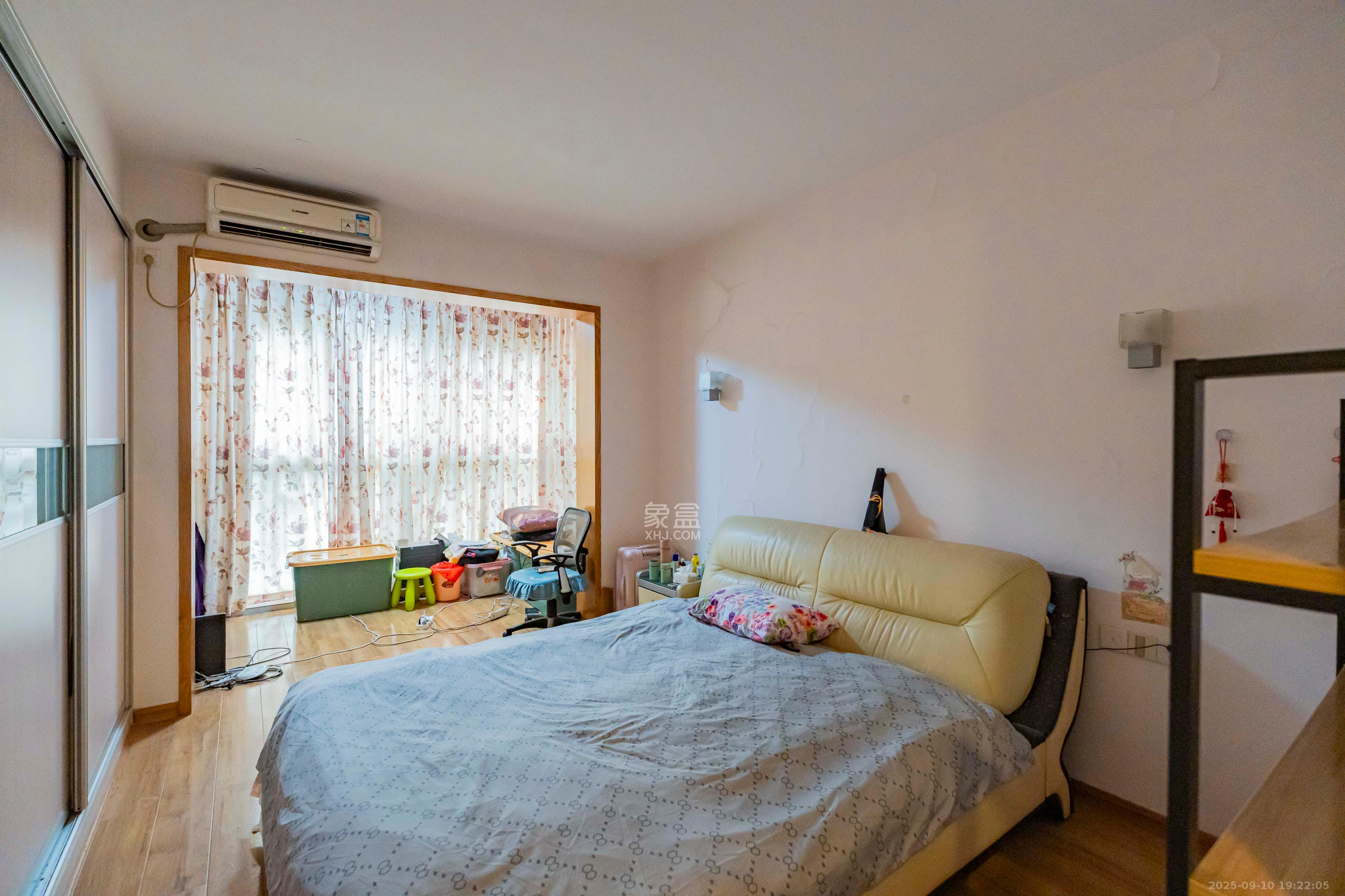 学府华庭 3室2厅2卫 93.0万 学府华庭 3室2厅2卫 93.0万卧室