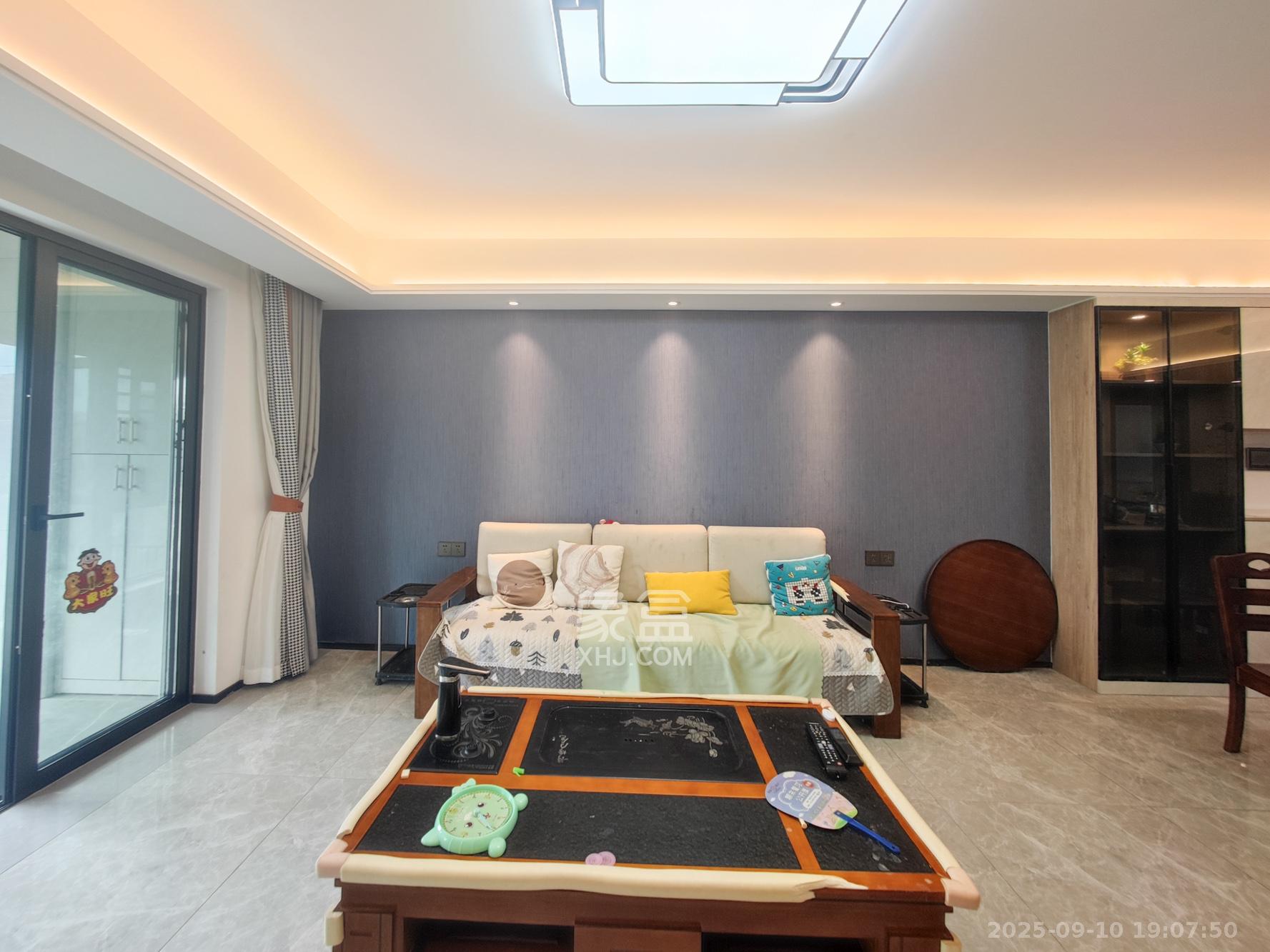 万科金色麦田  4室2厅2卫    185.0万 万科金色麦田  4室2厅2卫    185.0万客厅