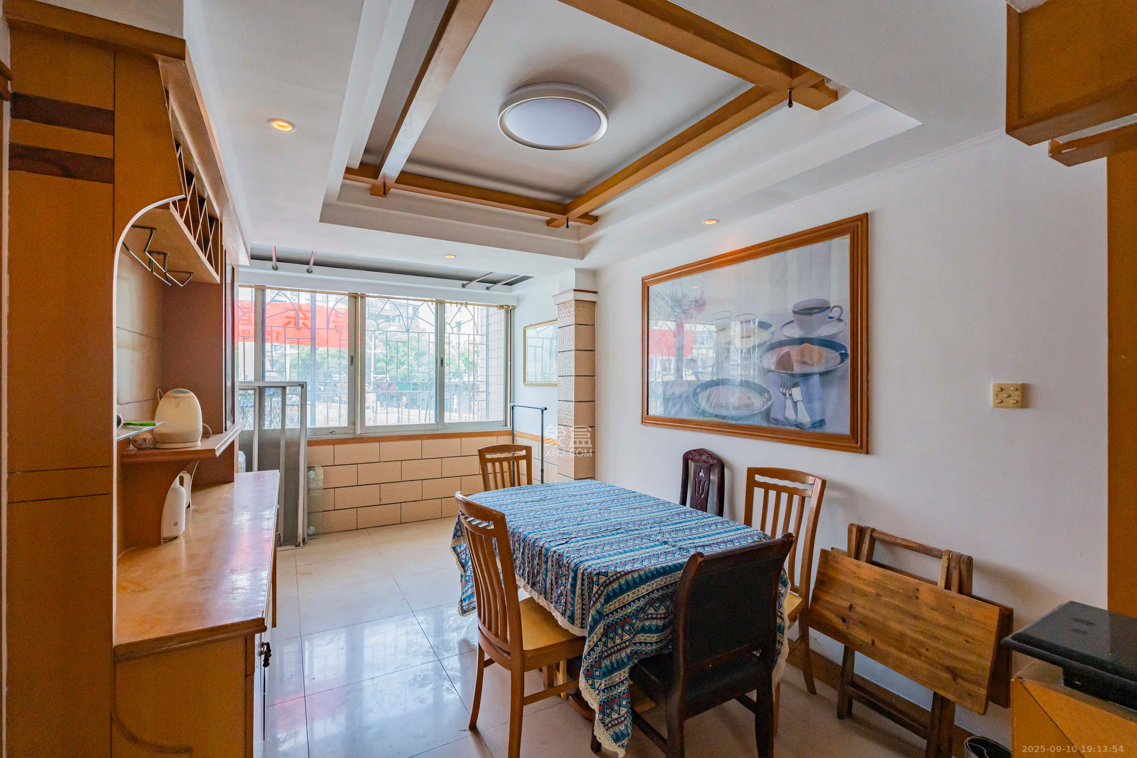 兴汉门公寓 4室2厅1卫 115.0万 兴汉门公寓 4室2厅1卫 115.0万客厅