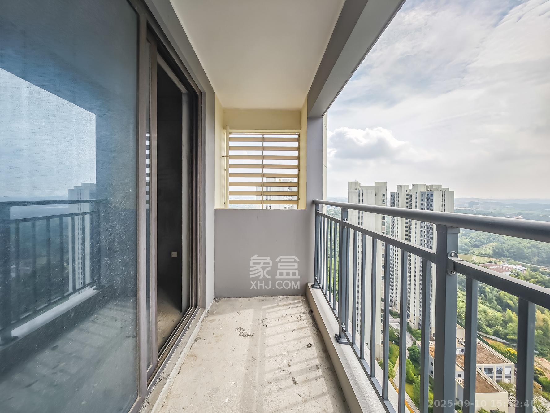 卓越青竹湖 3室2厅2卫 98.0万 卓越青竹湖 3室2厅2卫 98.0万阳台