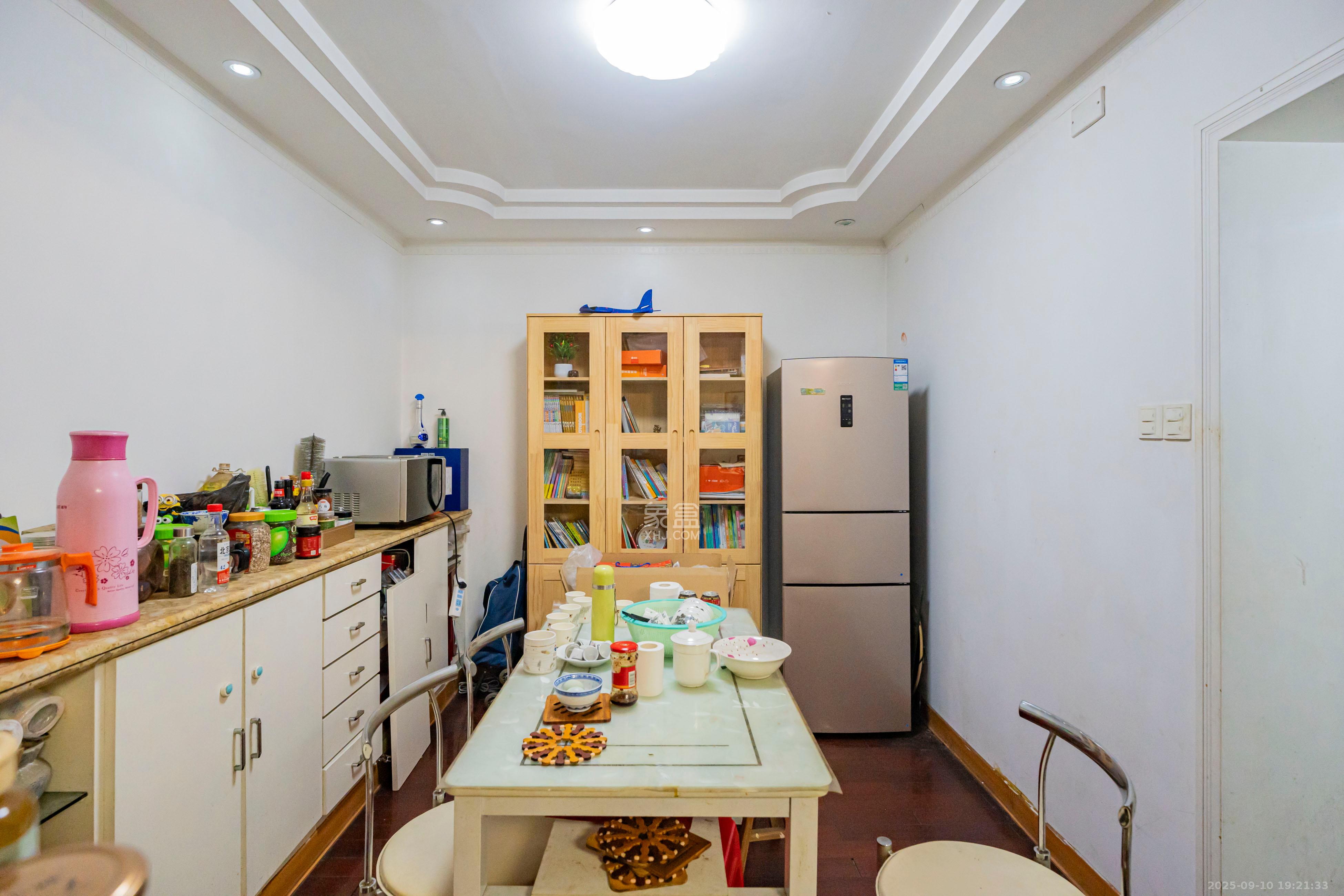 金帆小区 3室2厅2卫 78.0万 金帆小区 3室2厅2卫 78.0万客厅