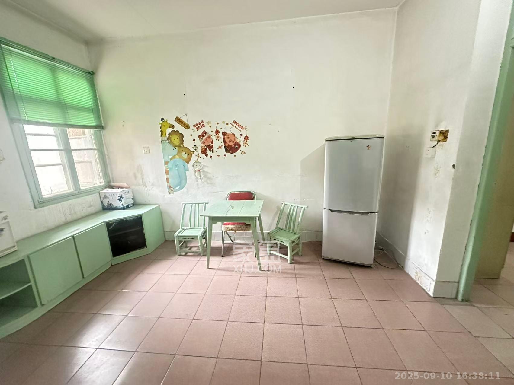 中心医院宿舍  2室1厅1卫    1500.0元/月室内图