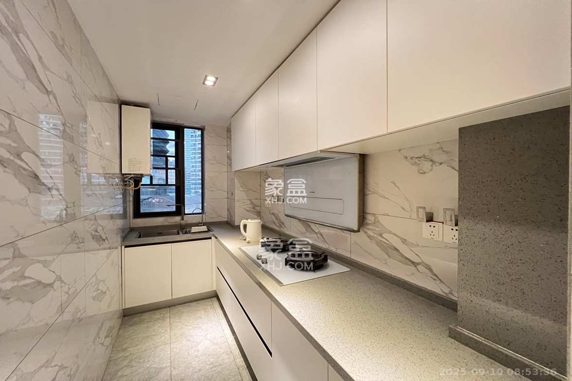 保利西海岸B区  3室2厅2卫    5000.0元/月 保利西海岸B区  3室2厅2卫    5000.0元/月室内图