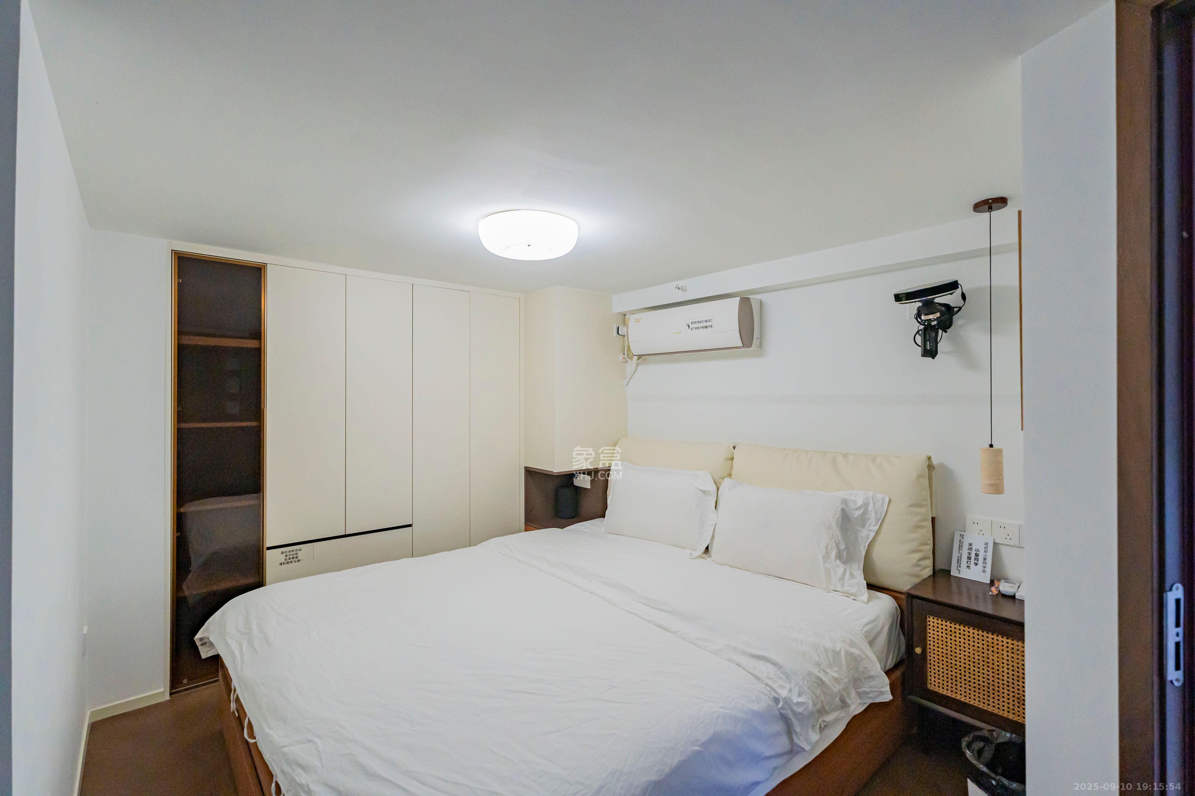 华润置地中心  2室1厅2卫    110.0万卧室