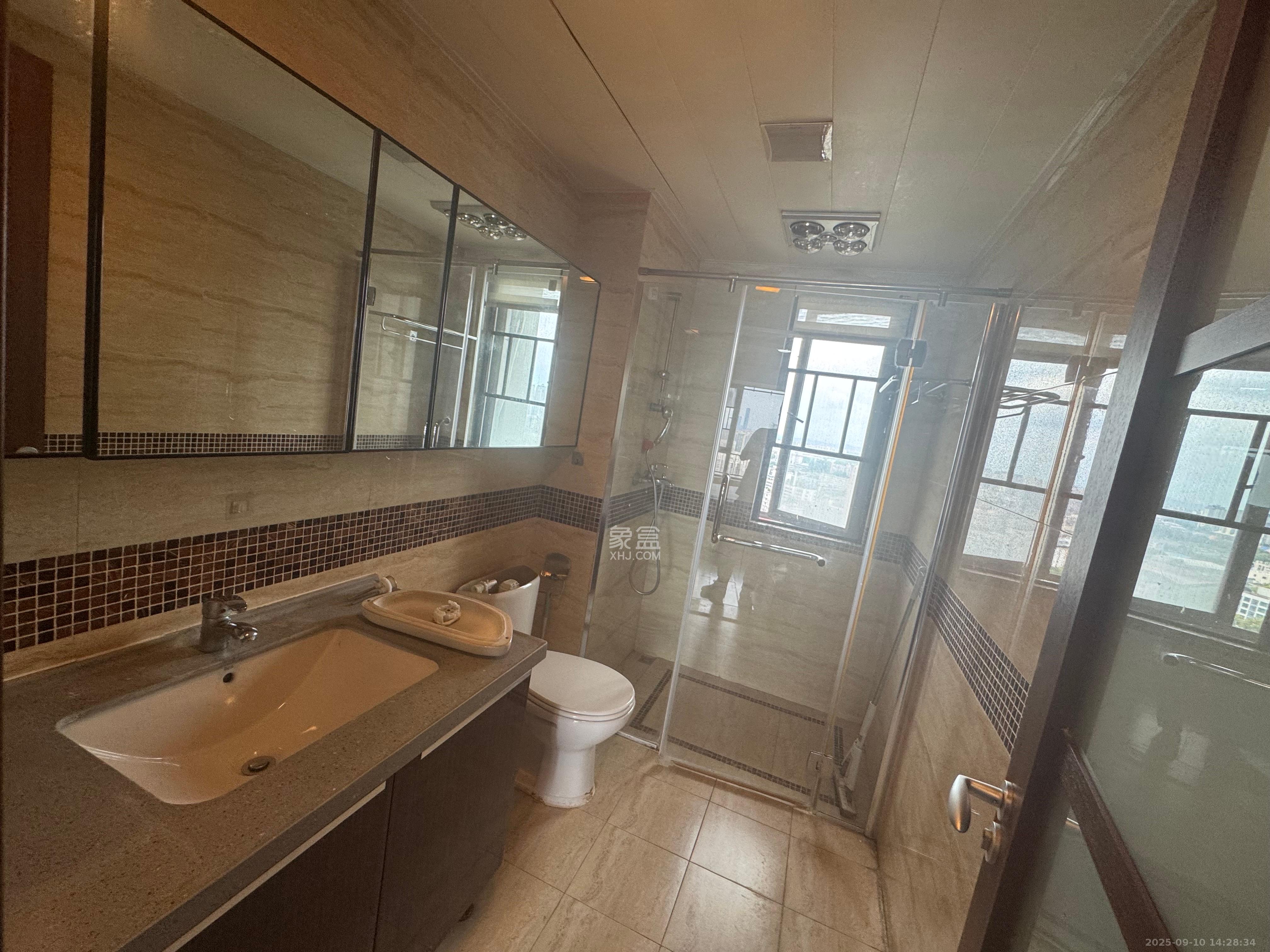 万科金域华府三四期  4室2厅2卫    2800.0元/月室内图