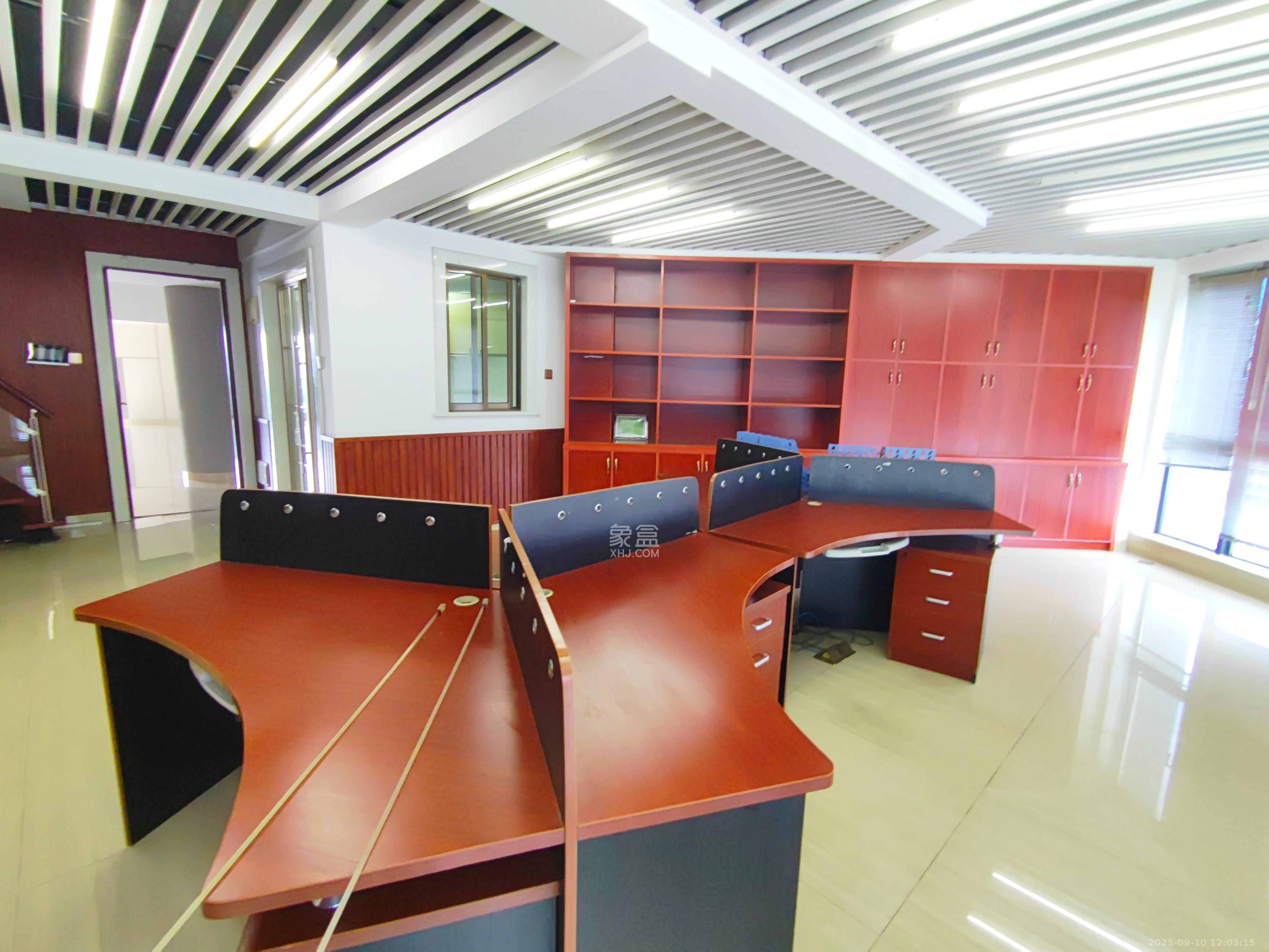 京武浪琴山一、二期 1室2厅2卫 4000.0元/月 京武浪琴山一、二期 1室2厅2卫 4000.0元/月室内图