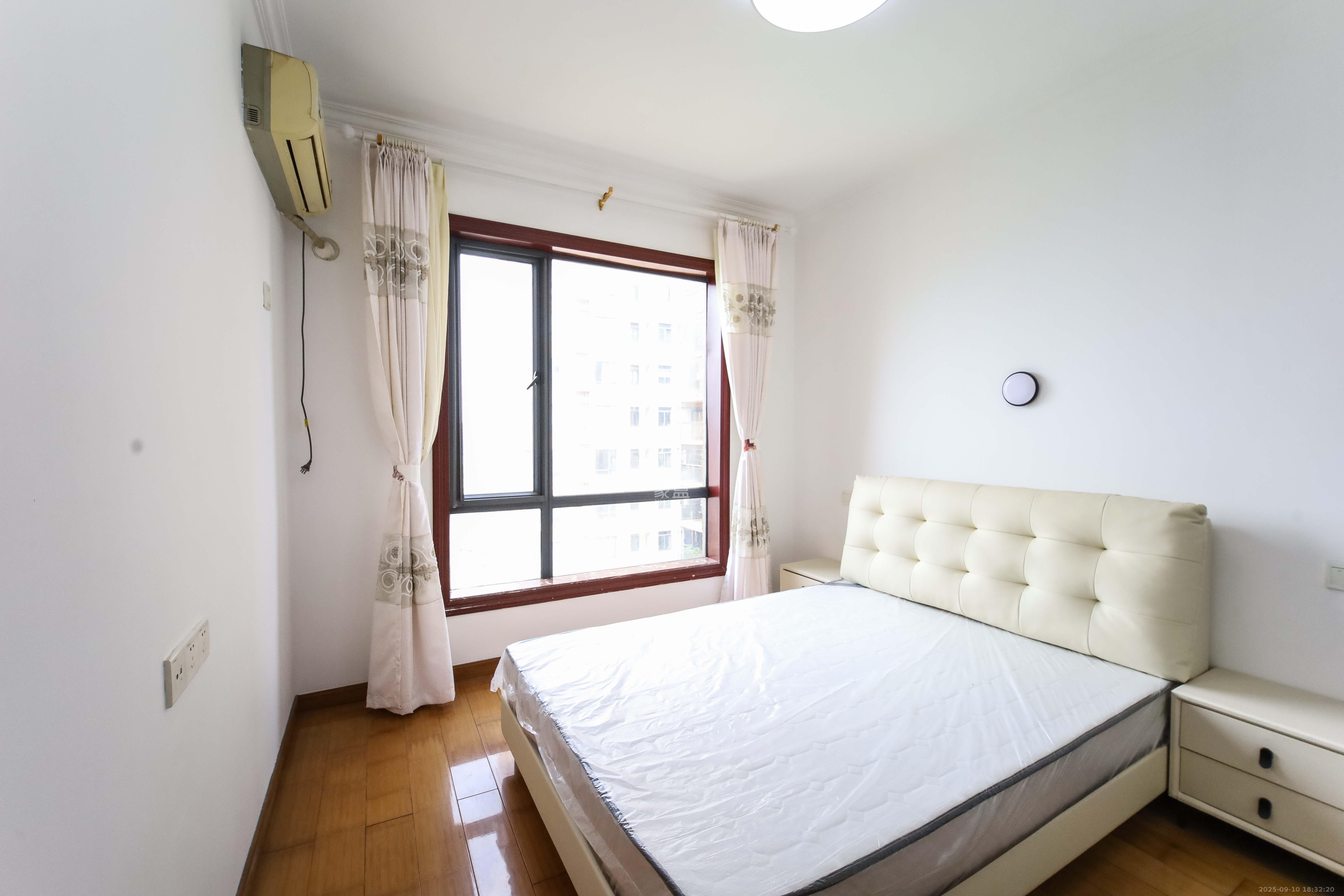 江河双水湾  4室2厅2卫    139.0万 江河双水湾  4室2厅2卫    139.0万卧室