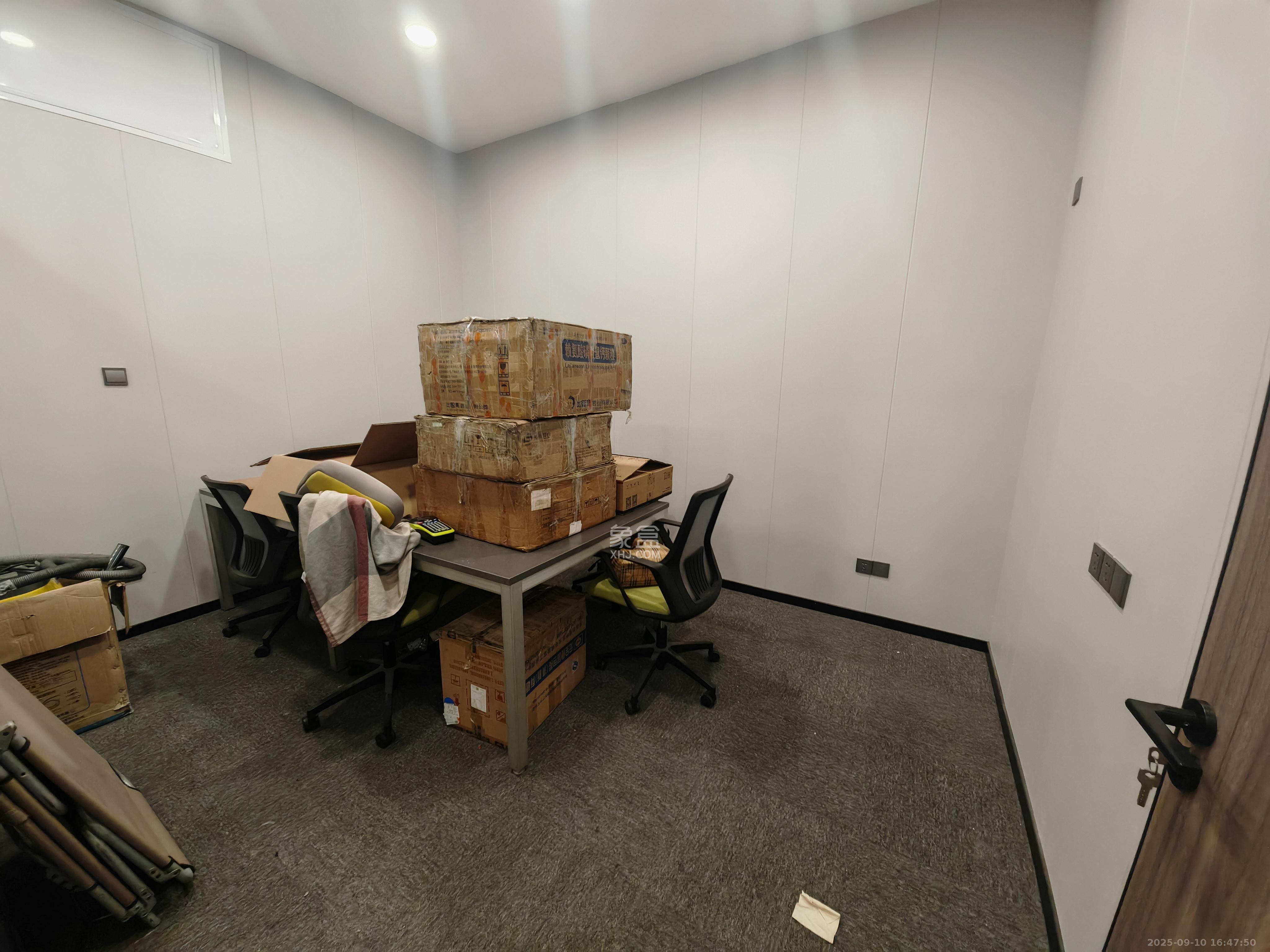 京武浪琴山三期(京武中心) 4室1厅1卫 20000.0元/月 京武浪琴山三期(京武中心) 4室1厅1卫 20000.0元/月室内图