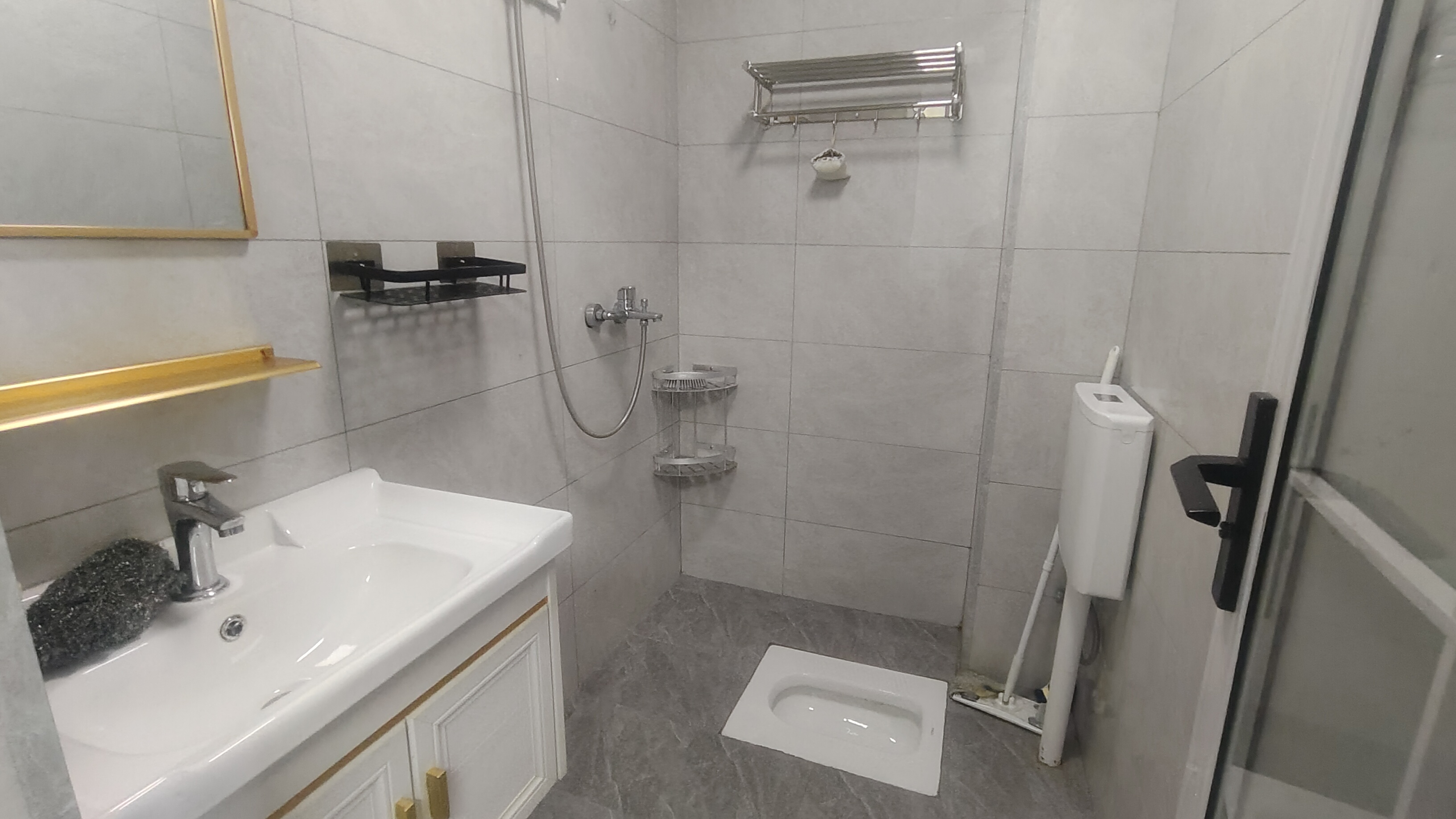 赫山新天地  1室0厅0卫    1300.0元/月室内图