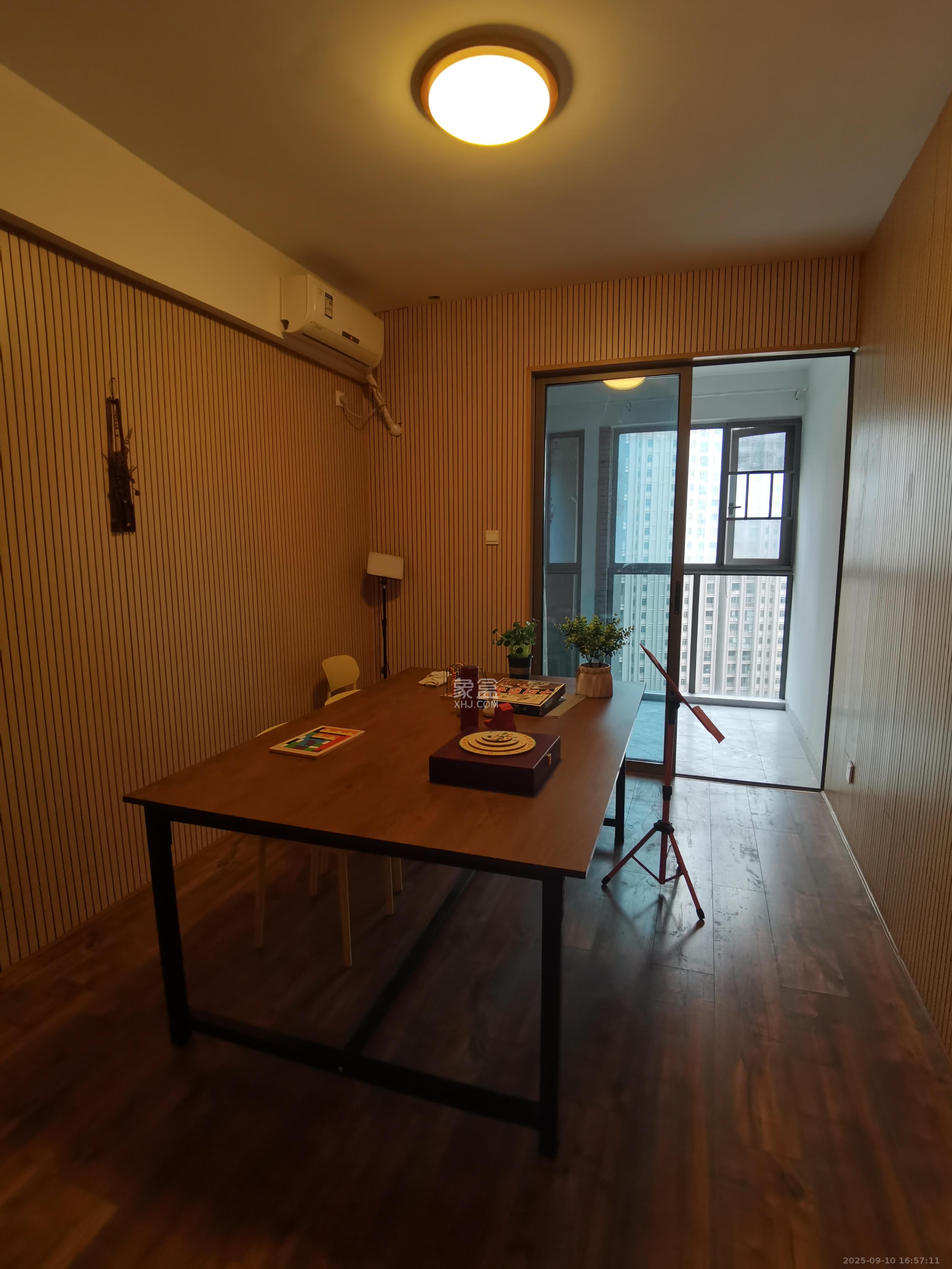 八方小区C区  4室2厅2卫    4500.0元/月室内图