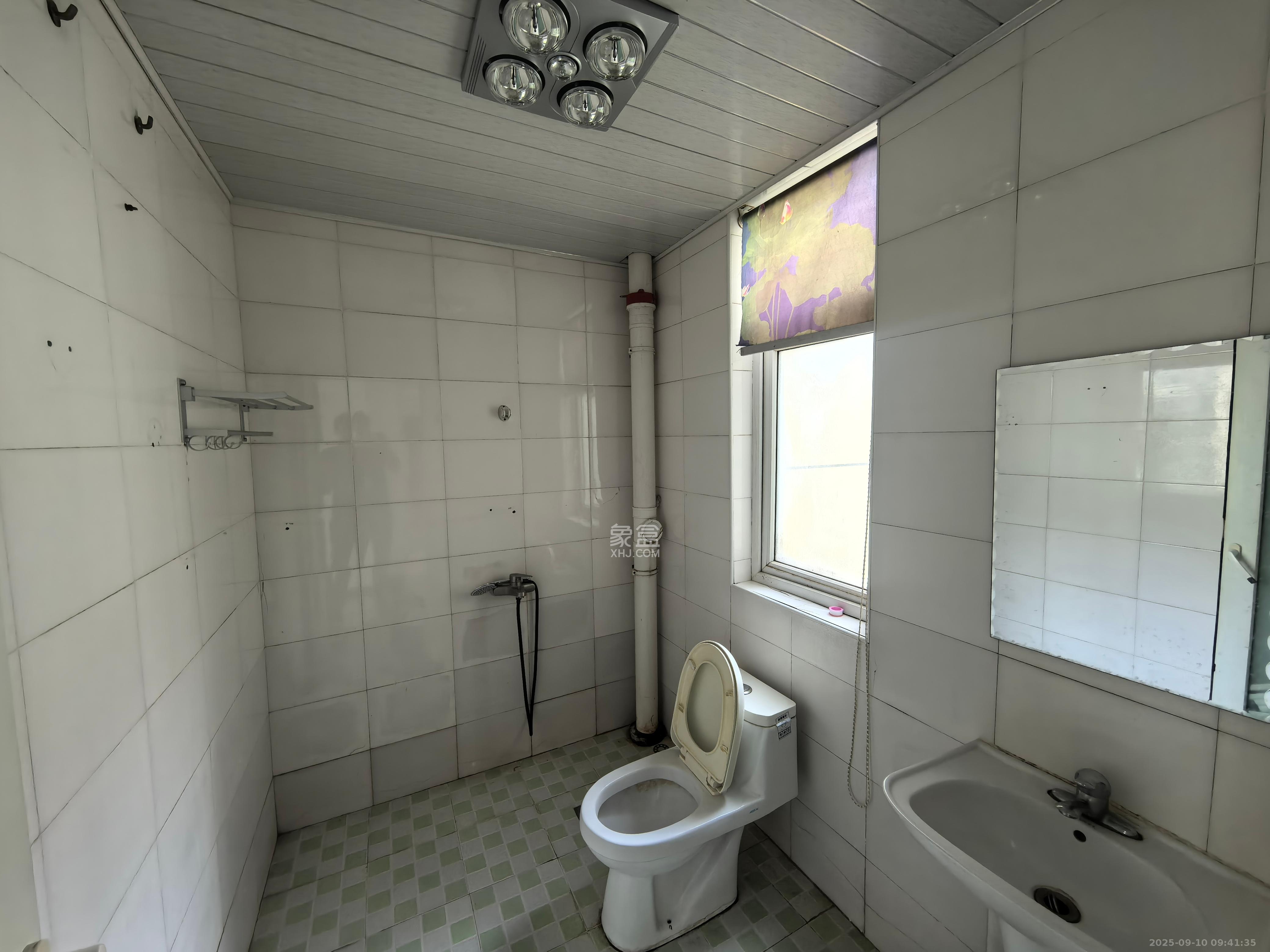 麓山润城  3室2厅2卫    2300.0元/月 麓山润城  3室2厅2卫    2300.0元/月室内图