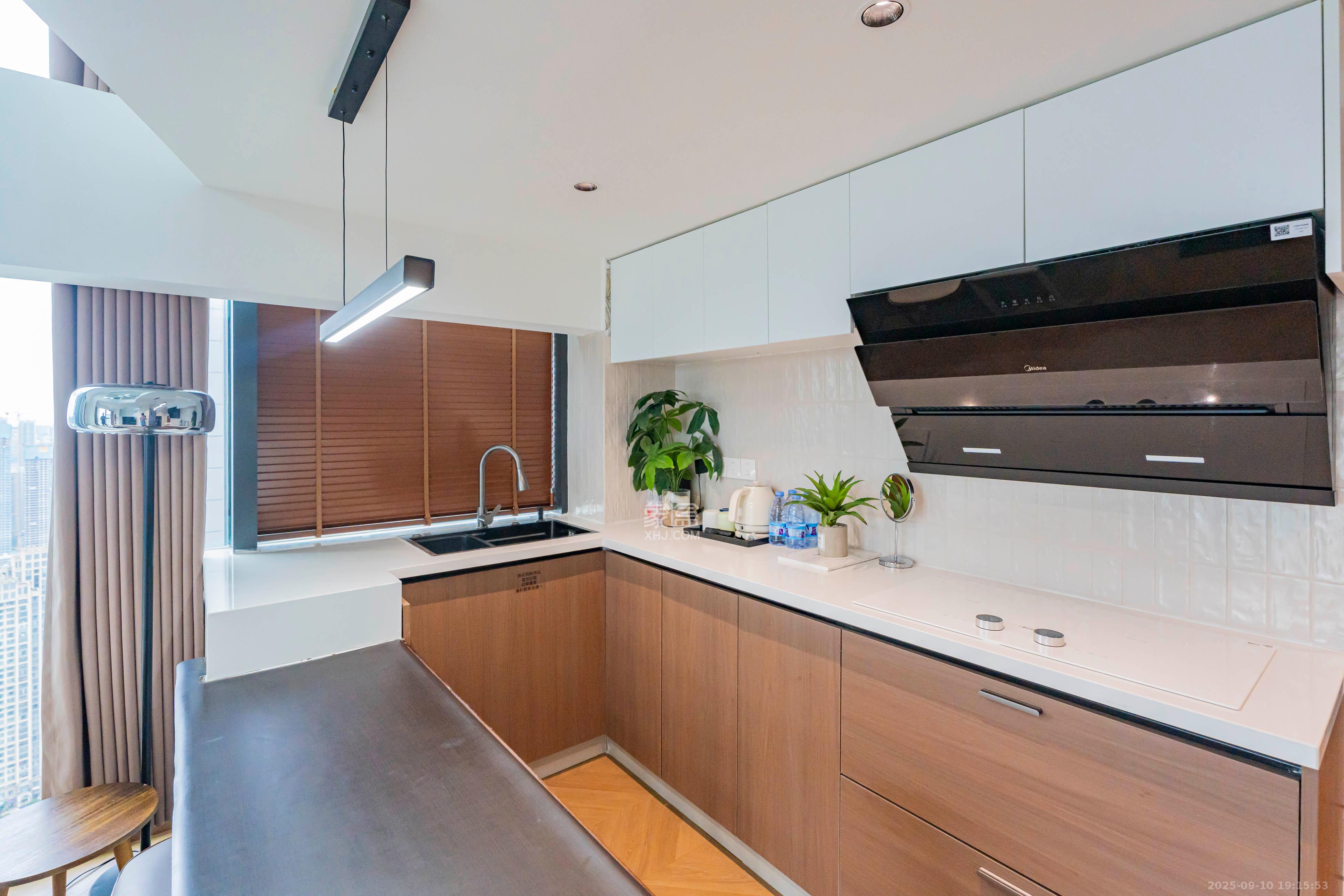 华润置地中心 2室1厅2卫 110.0万 华润置地中心 2室1厅2卫 110.0万厨房