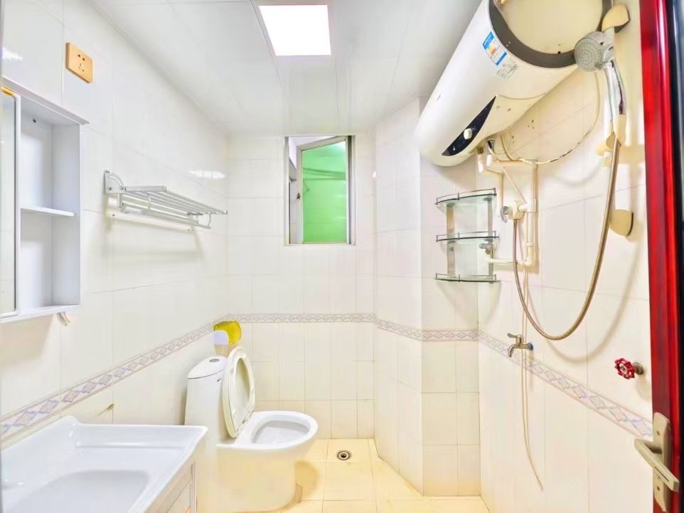 海语花园 3室2厅2卫 2800.0元/月 海语花园 3室2厅2卫 2800.0元/月室内图