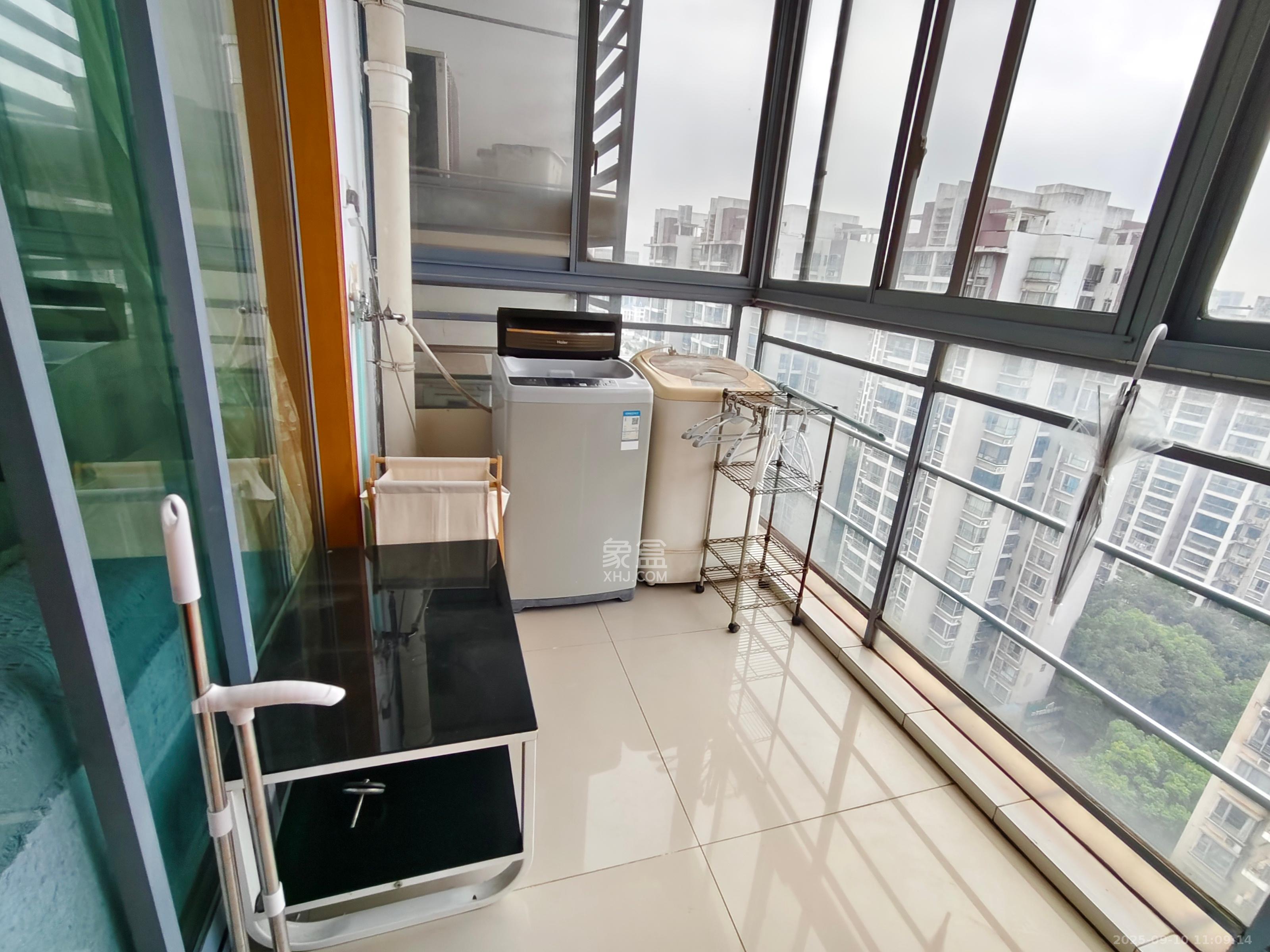 银港水晶城  2室2厅1卫    2300.0元/月 银港水晶城  2室2厅1卫    2300.0元/月室内图