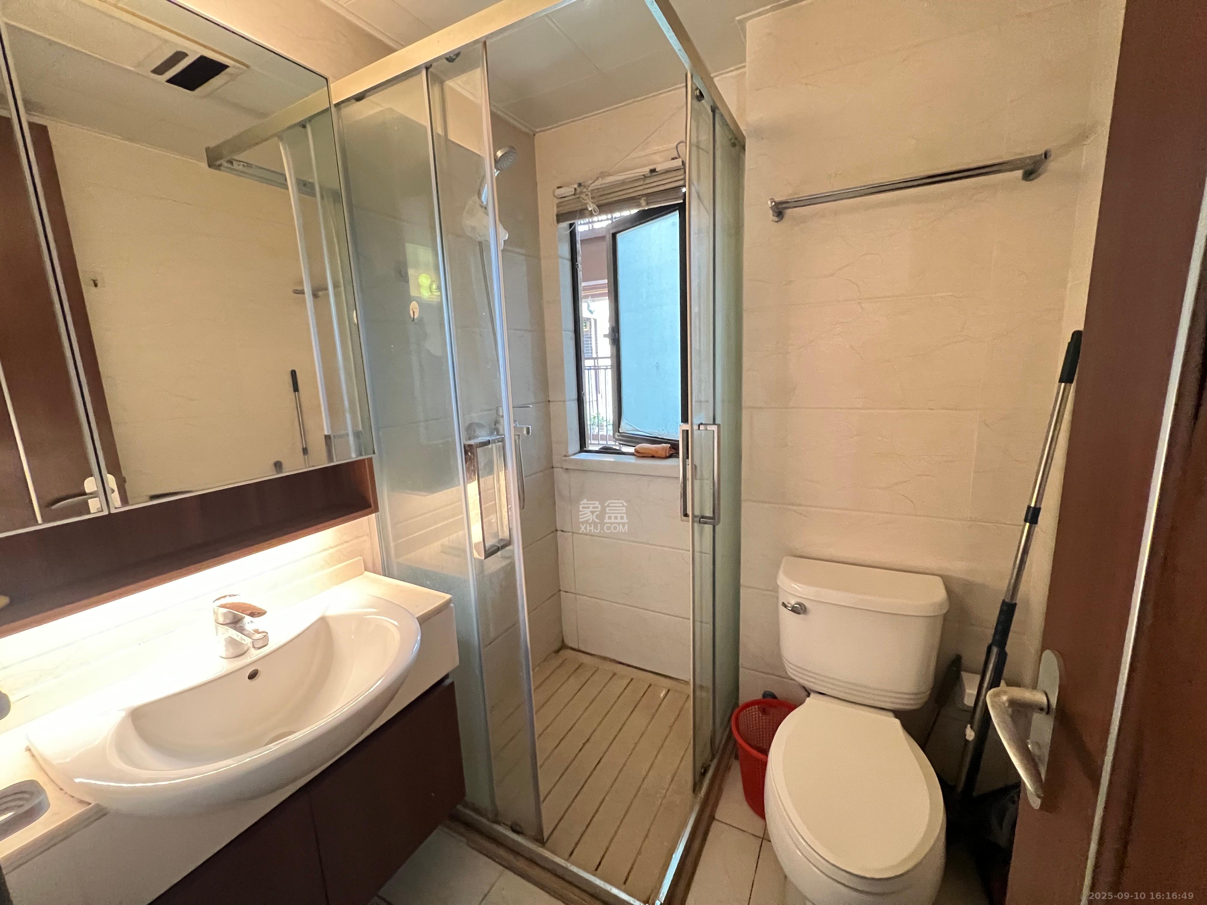 龙湖水晶郦城 3室2厅1卫 2700.0元/月 龙湖水晶郦城 3室2厅1卫 2700.0元/月室内图