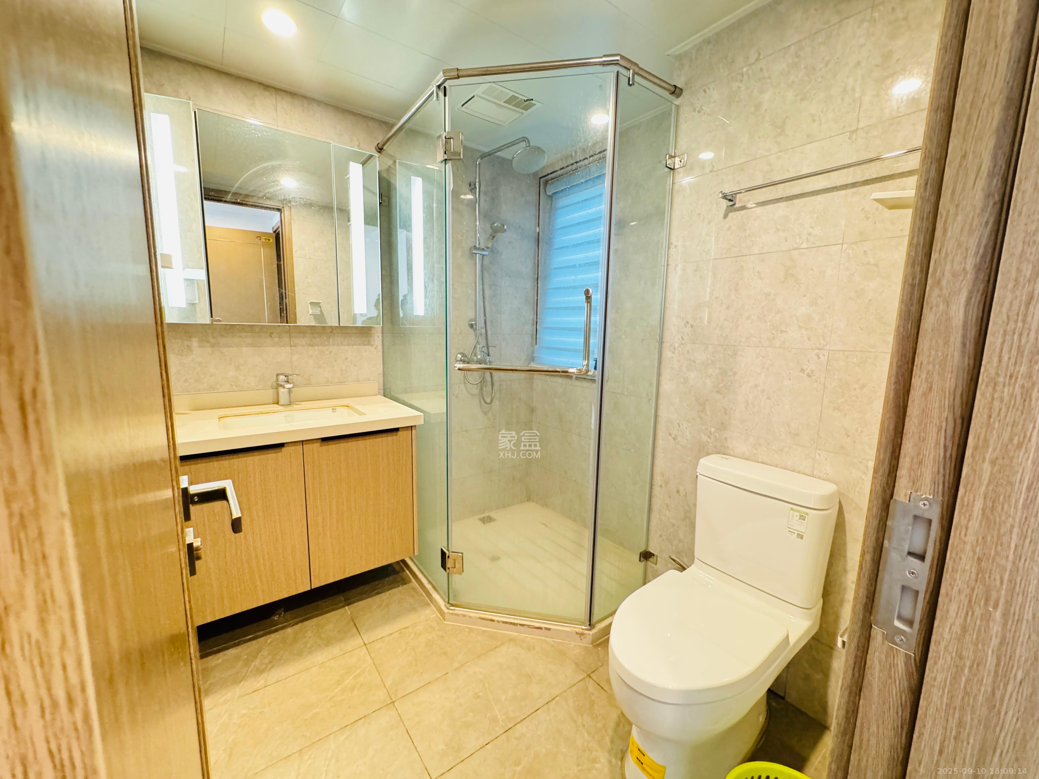 龙湖铂金中心(龙湖春江郦城) 3室2厅2卫 4000.0元/月 龙湖铂金中心(龙湖春江郦城) 3室2厅2卫 4000.0元/月室内图