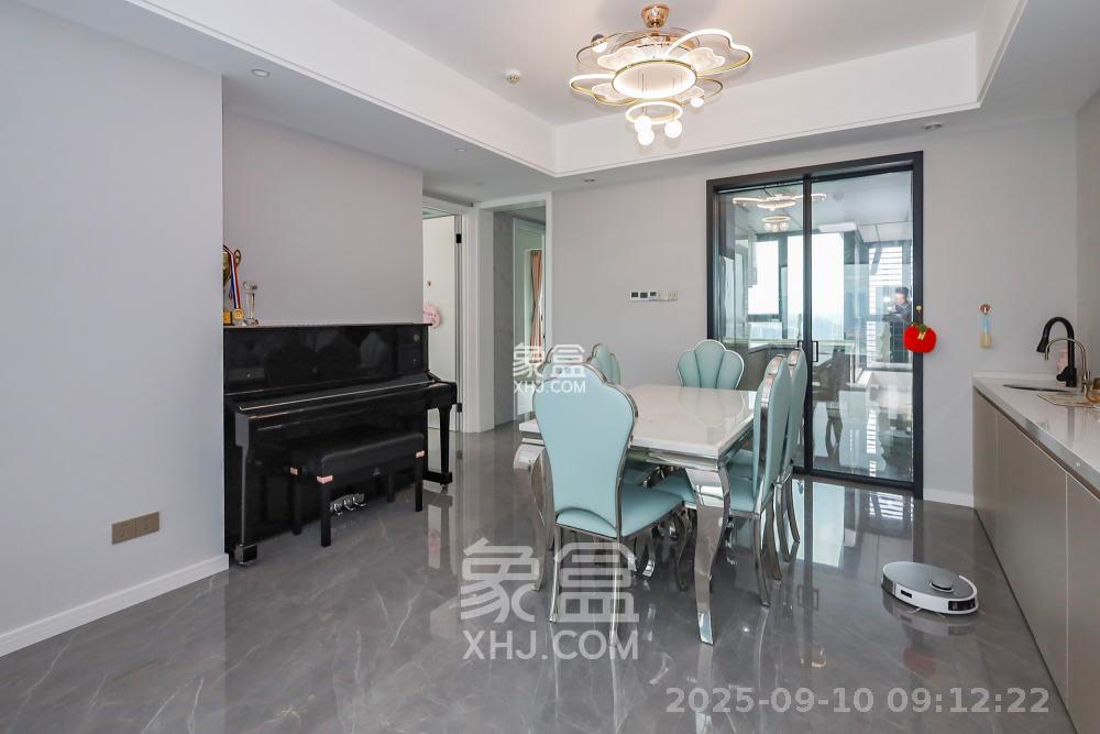 远洋外滩壹号  4室2厅2卫    15000.0元/月室内图