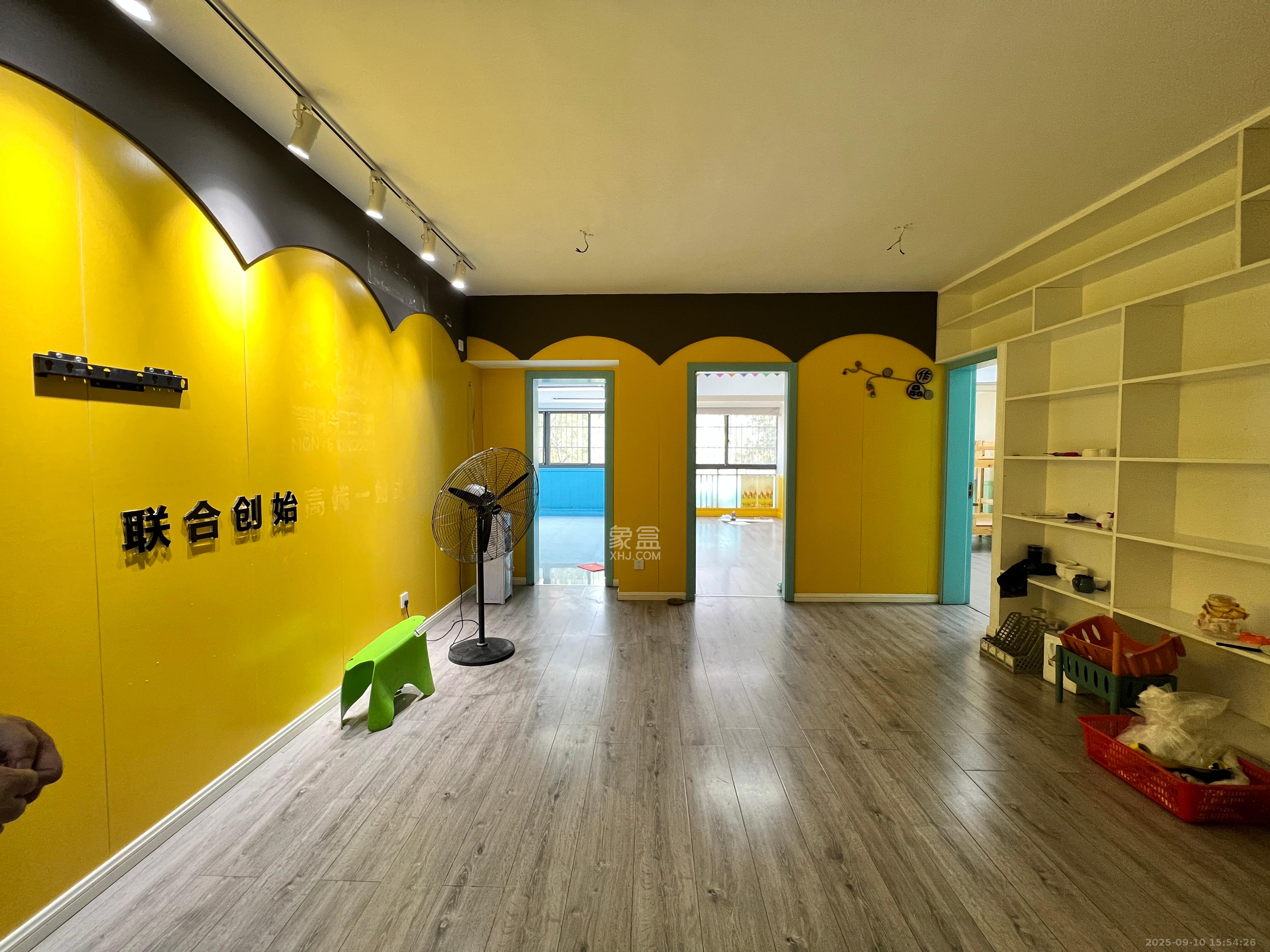 中城丽景香山园  7室2厅2卫    6000.0元/月 中城丽景香山园  7室2厅2卫    6000.0元/月