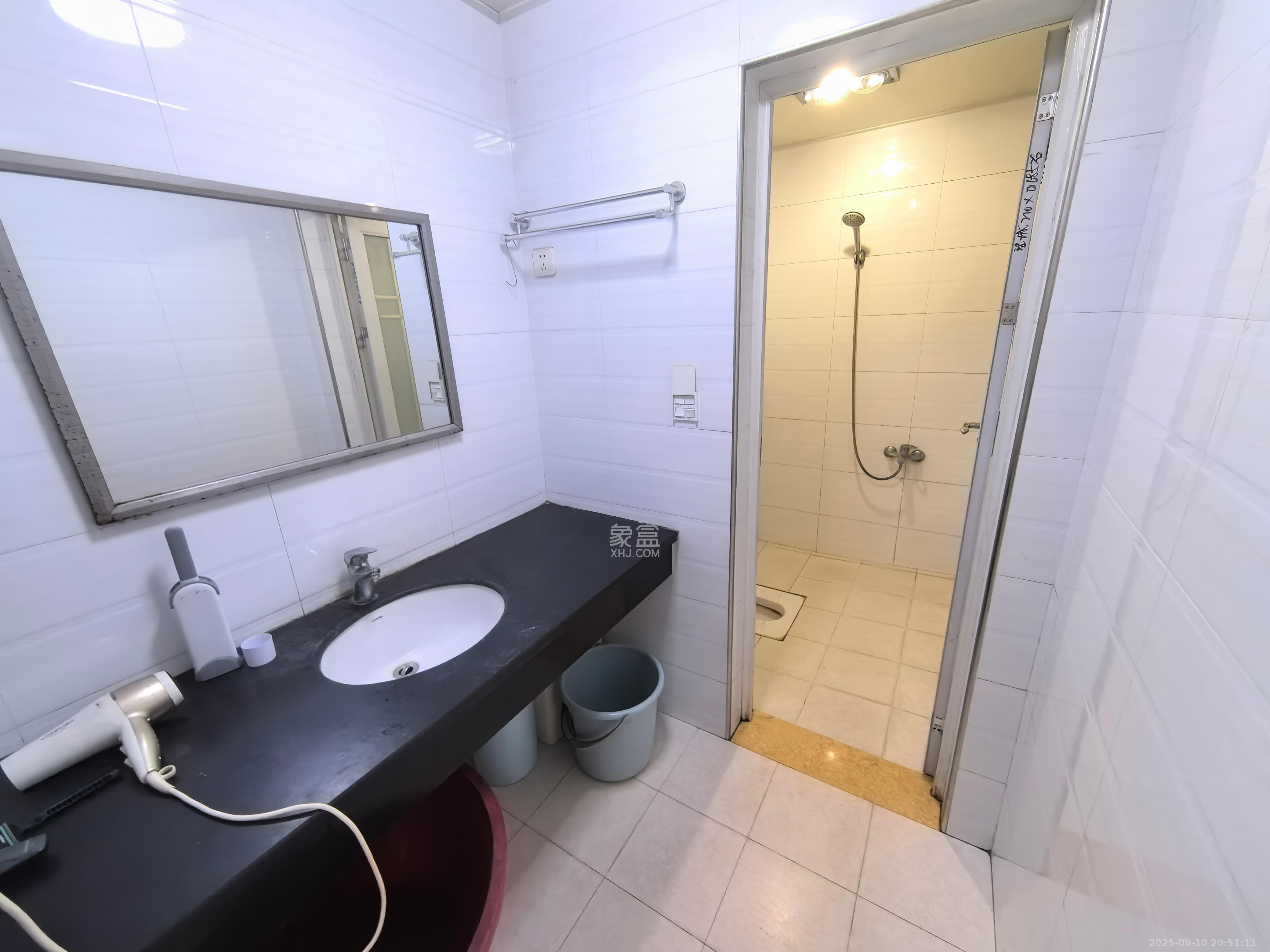 欣胜园 3室2厅2卫 1880.0元/月 欣胜园 3室2厅2卫 1880.0元/月室内图