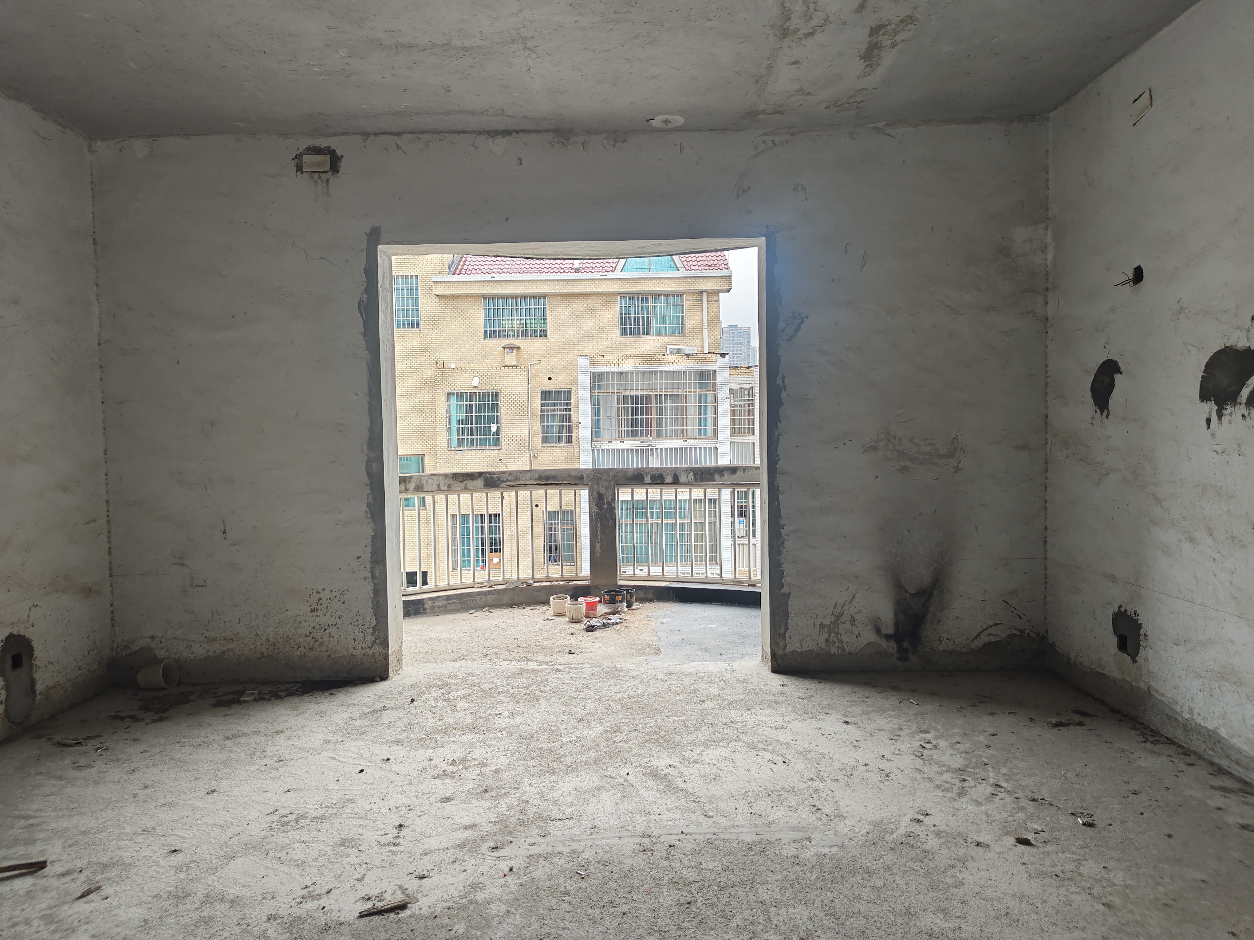 三中教师村 1室0厅0卫 39.8万 三中教师村 1室0厅0卫 39.8万客厅