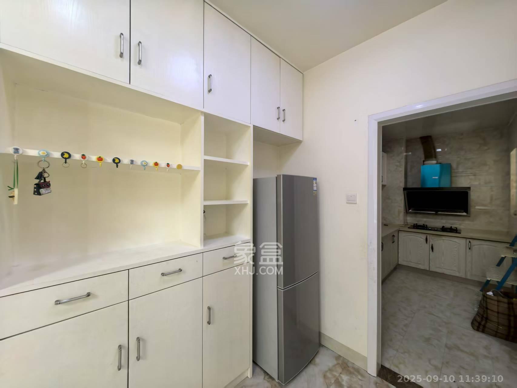 东方名苑臻锦园  2室2厅1卫    1800.0元/月 东方名苑臻锦园  2室2厅1卫    1800.0元/月室内图