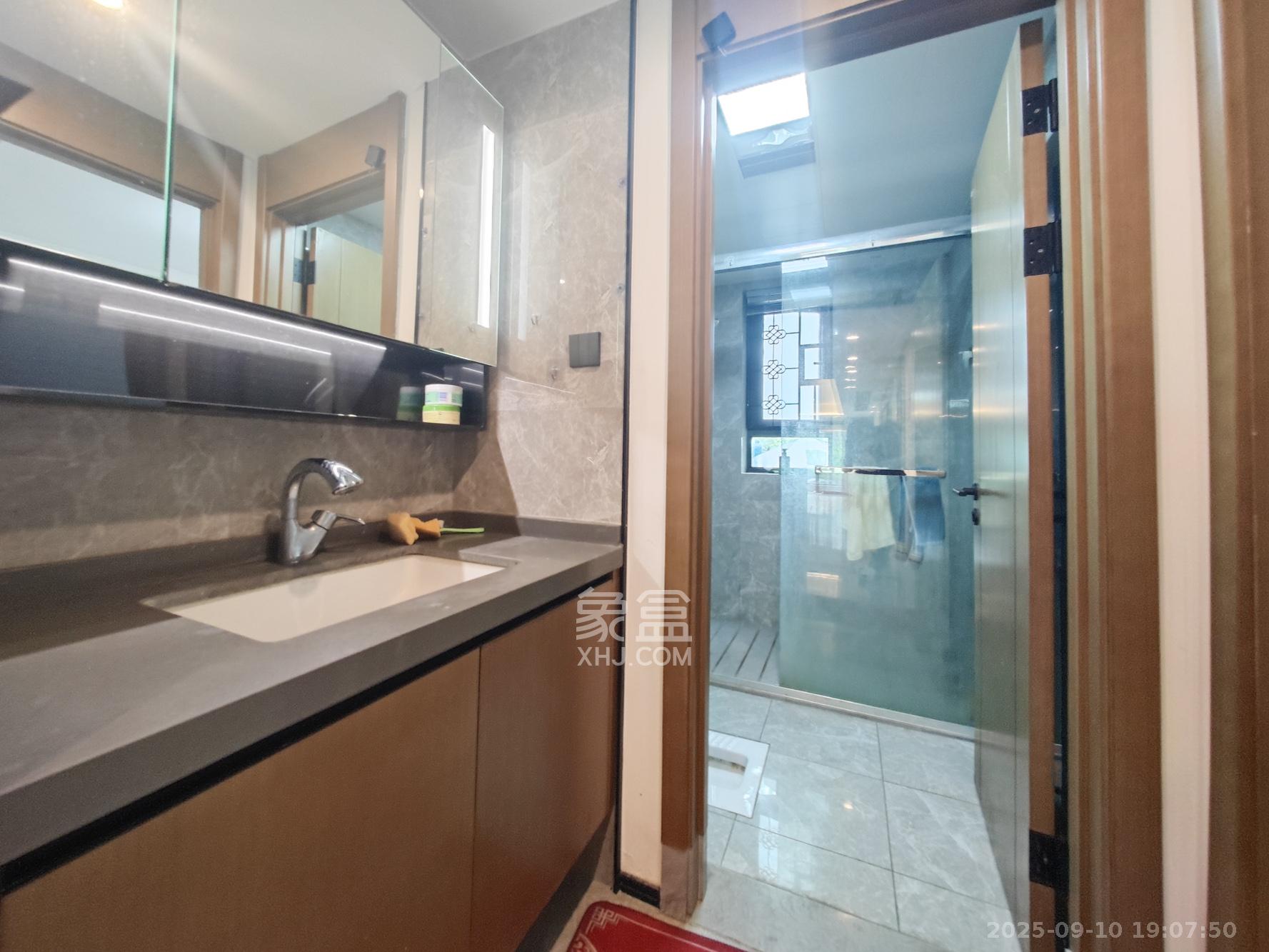 万科金色麦田  4室2厅2卫    185.0万 万科金色麦田  4室2厅2卫    185.0万卫生间