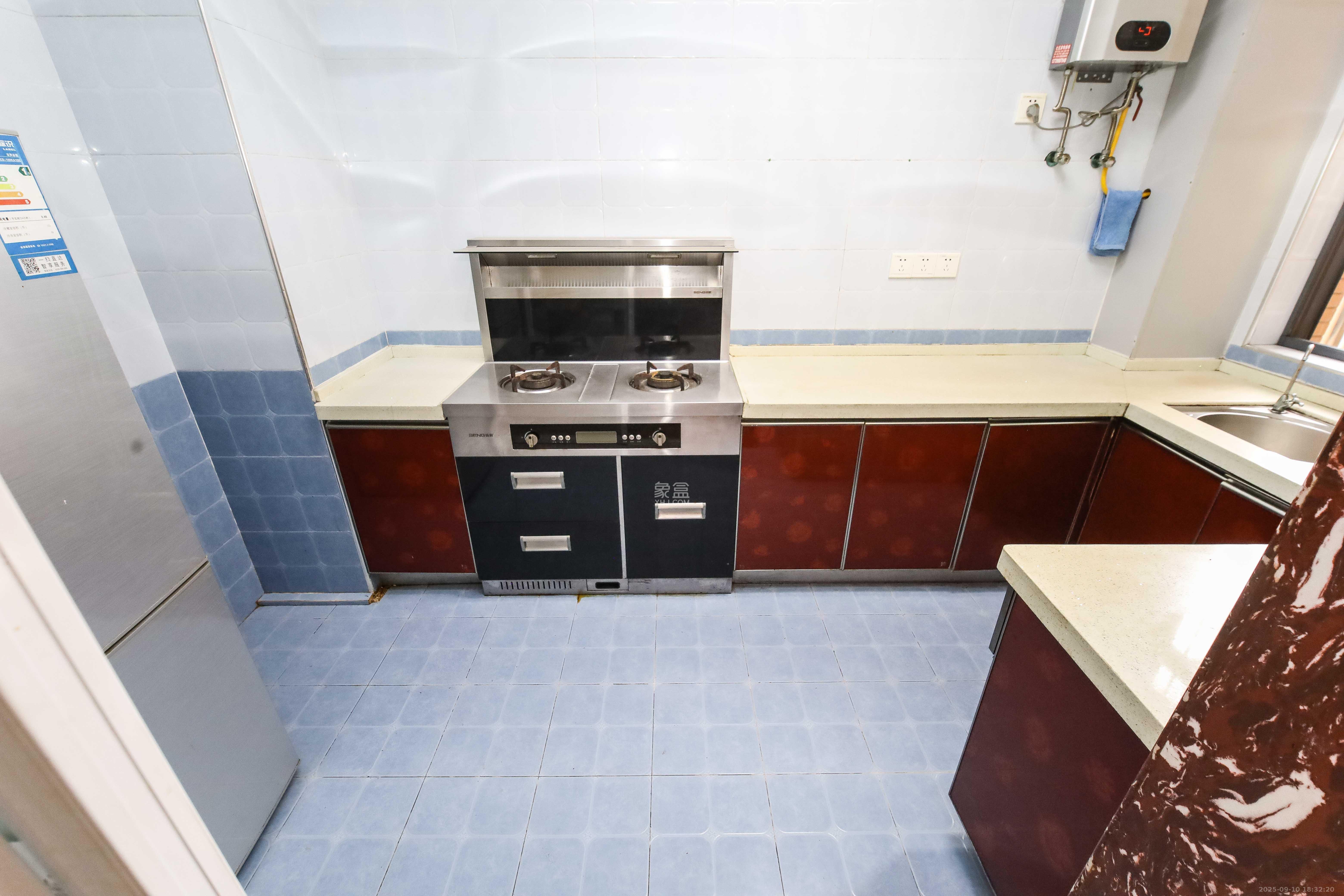 江河双水湾  4室2厅2卫    139.0万 江河双水湾  4室2厅2卫    139.0万厨房