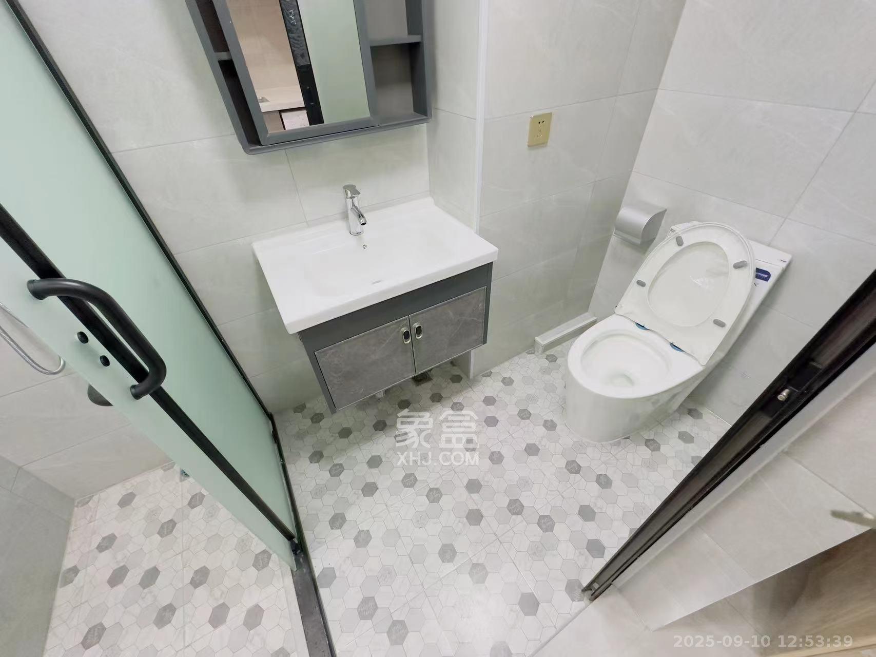 新力铂园（江山云著）  1室1厅1卫    1700.0元/月室内图