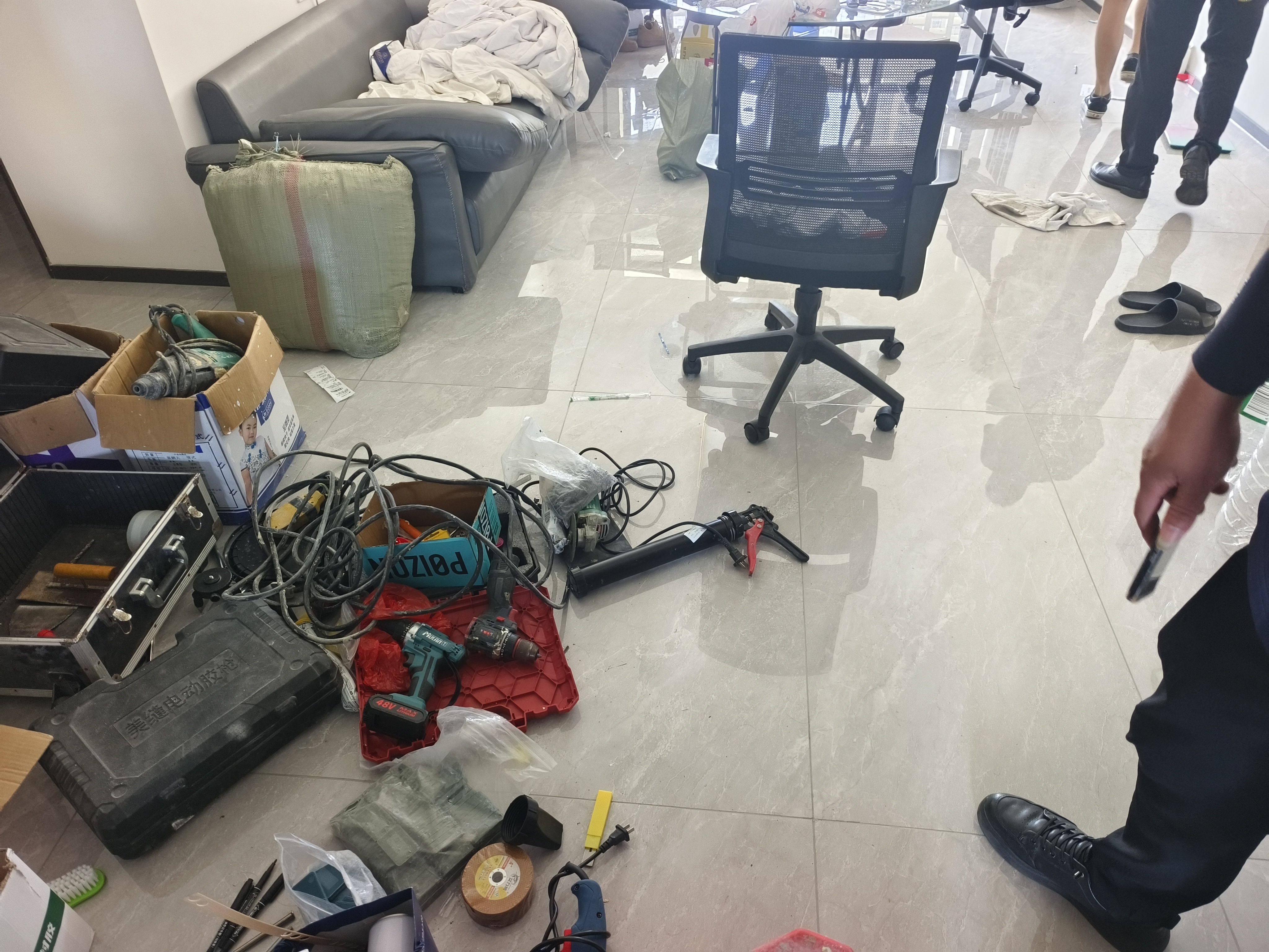 海府大院（海府路41号）  4室2厅2卫    4000.0元/月室内图