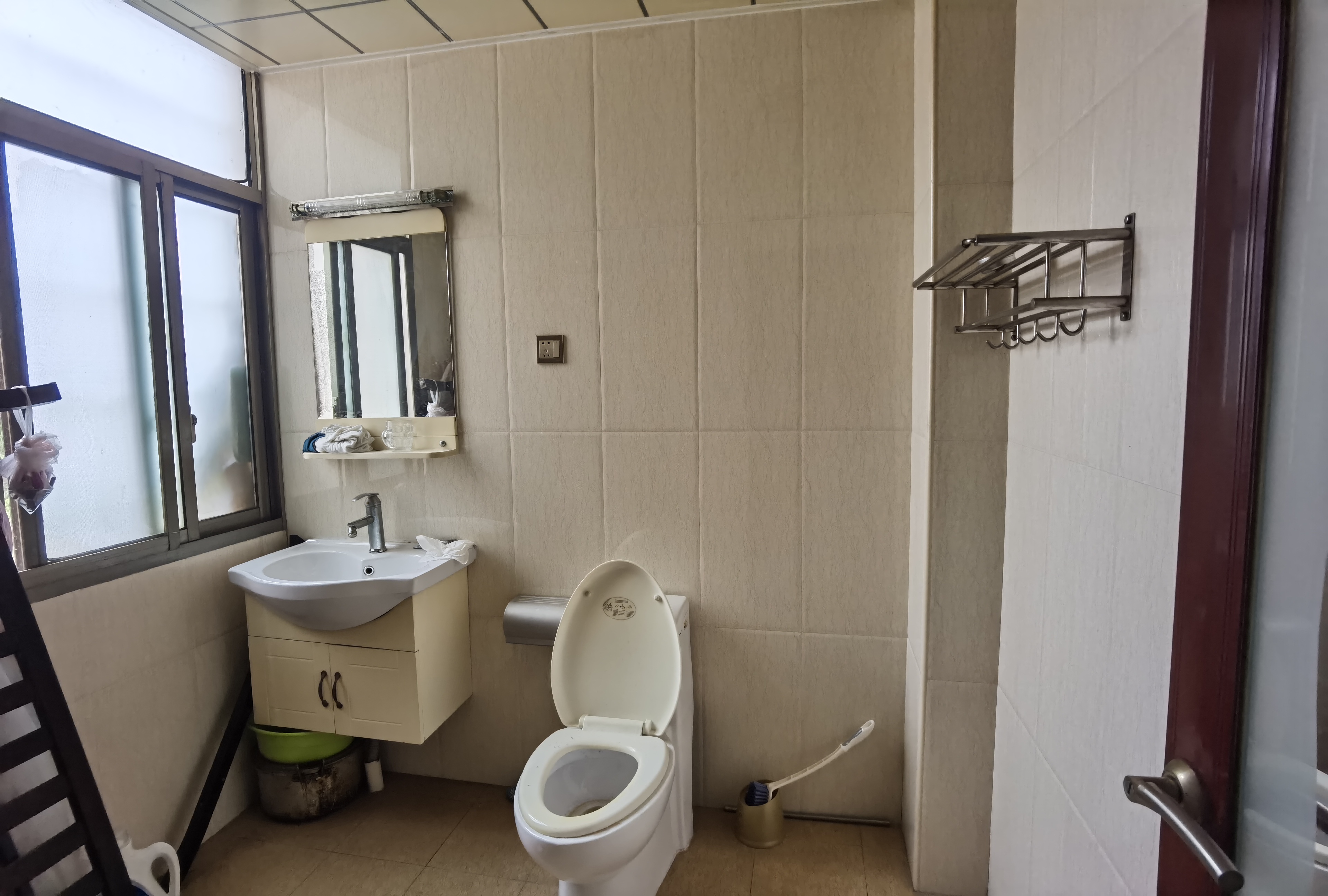 湘中园 4室2厅2卫 82.8万 湘中园 4室2厅2卫 82.8万客厅