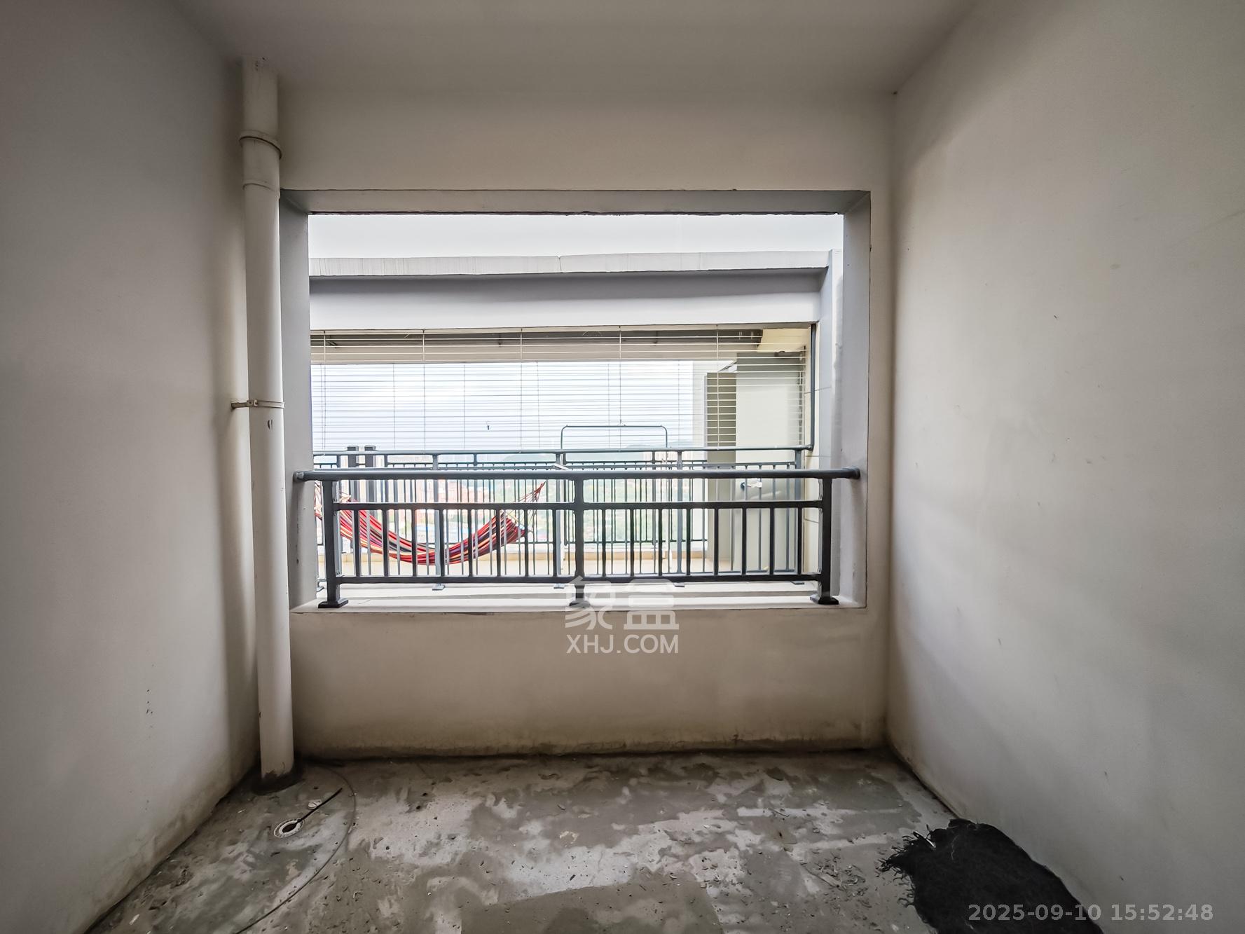 卓越青竹湖  3室2厅2卫    98.0万卧室