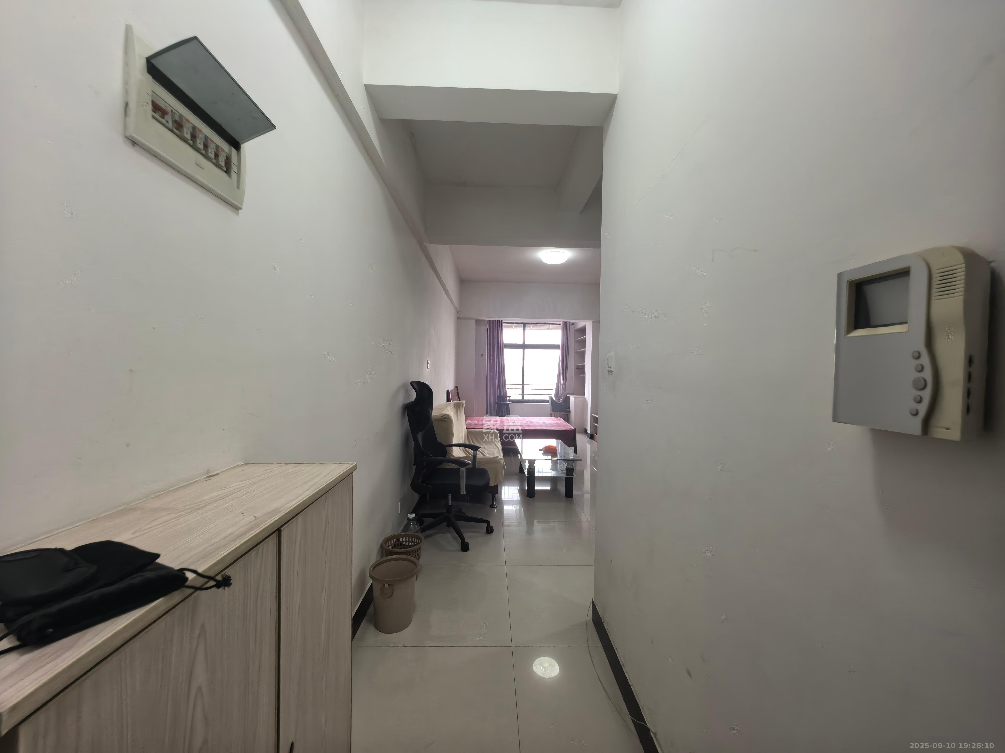 红树湾  1室1厅1卫    1200.0元/月室内图