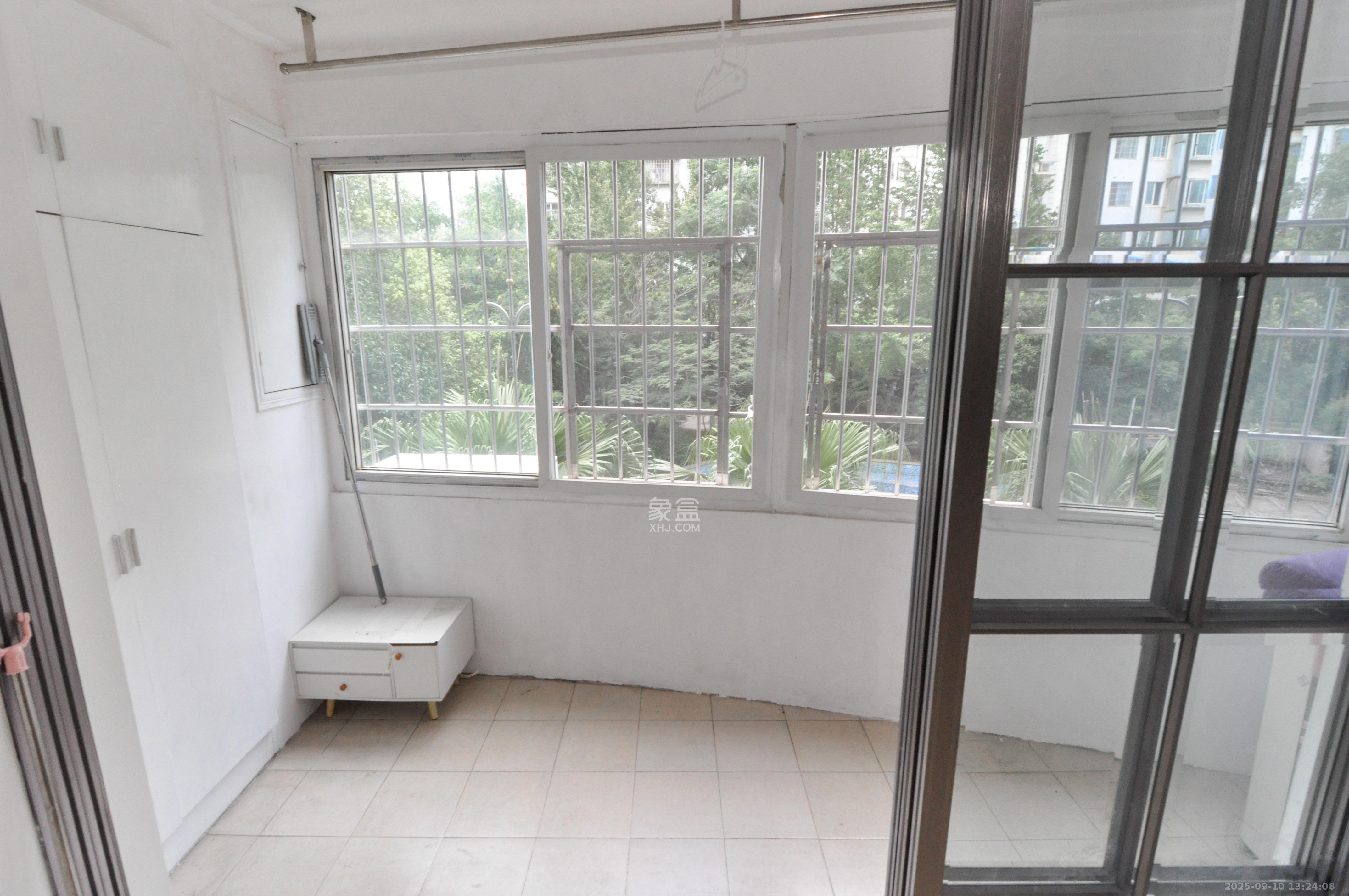 玛依拉山庄  3室2厅2卫    103.8万其他